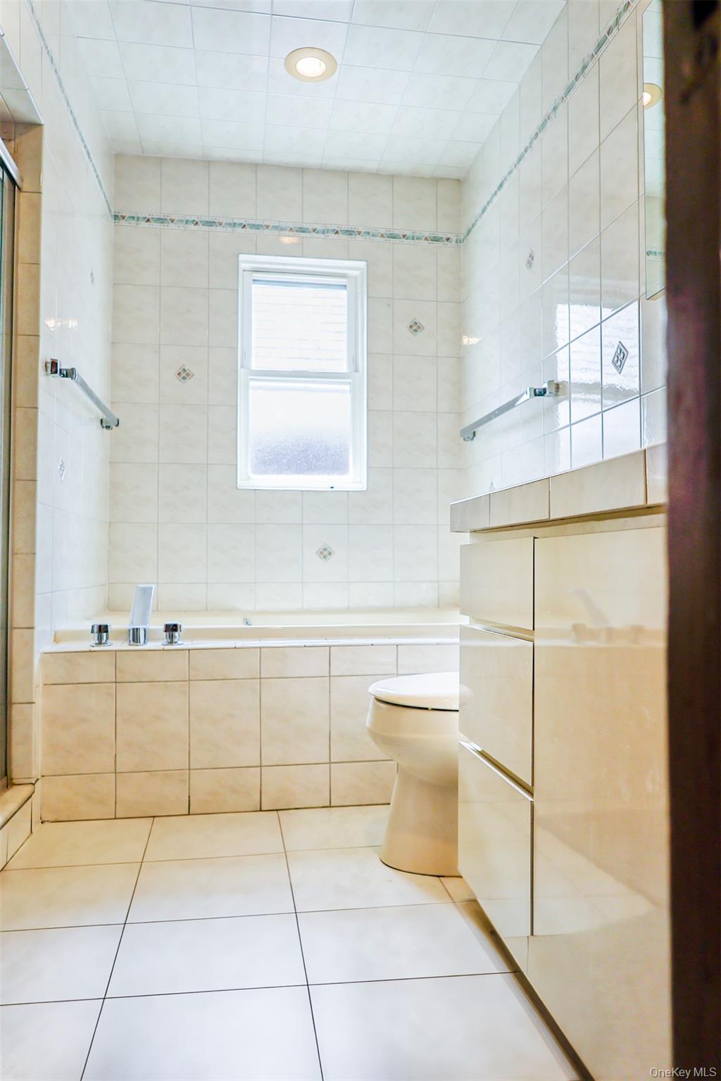 #12 photo, 5428 65th Place, クイーンズ区 Maspeth , NY 11378