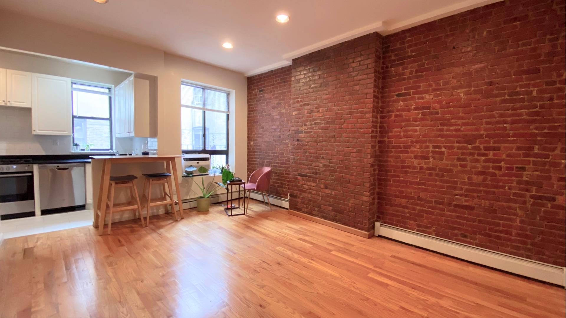 #1 photo, 1744 2ND Avenue, 맨해튼 Yorkville , NY 10128