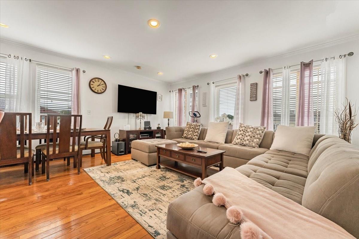 #4 photo, 6944 Thursby Avenue, クイーンズ区 Arverne , NY 11692