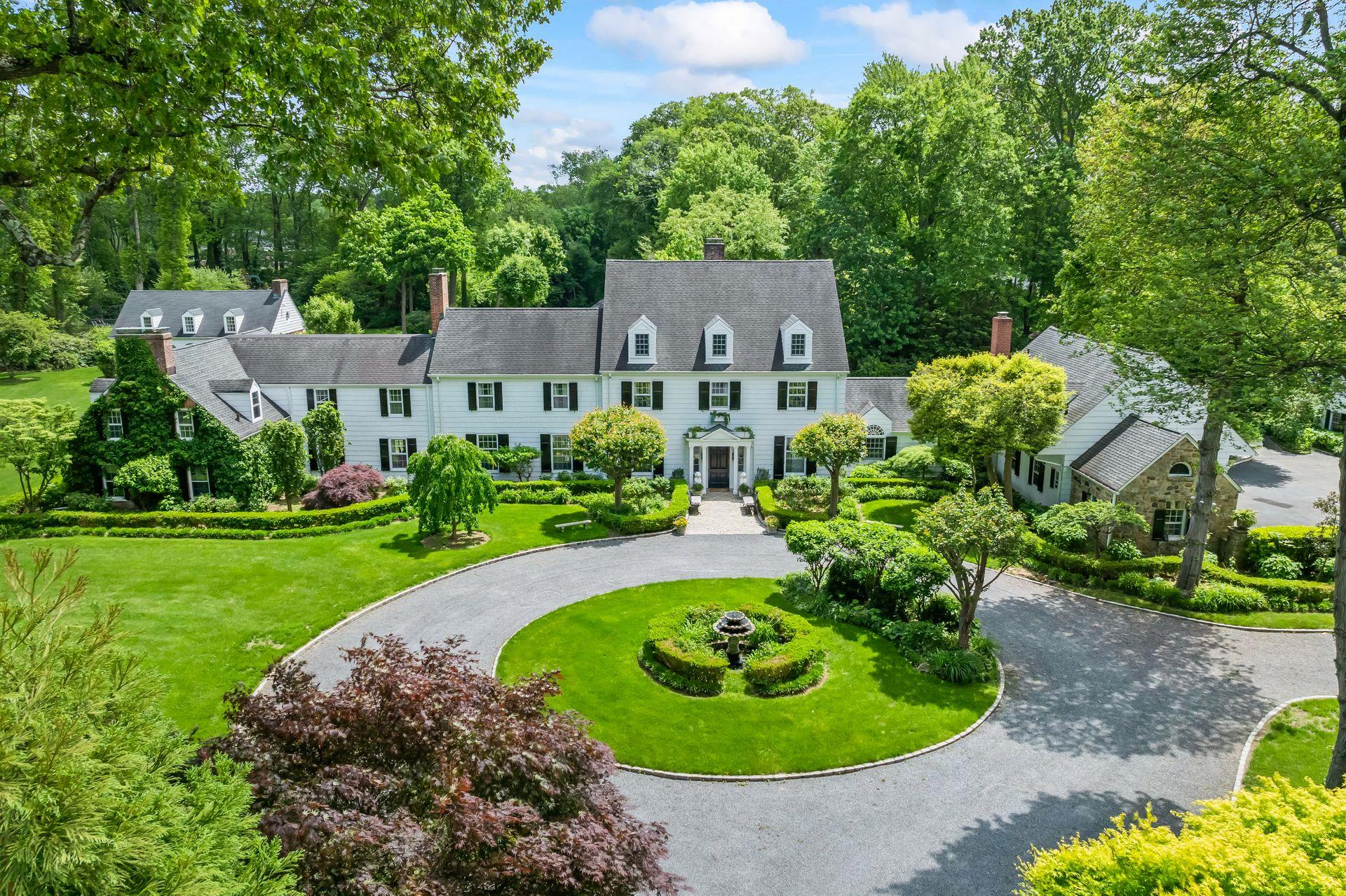 #1 photo, 8 Stonegate Lane, ناسو Old Brookville , NY 11545