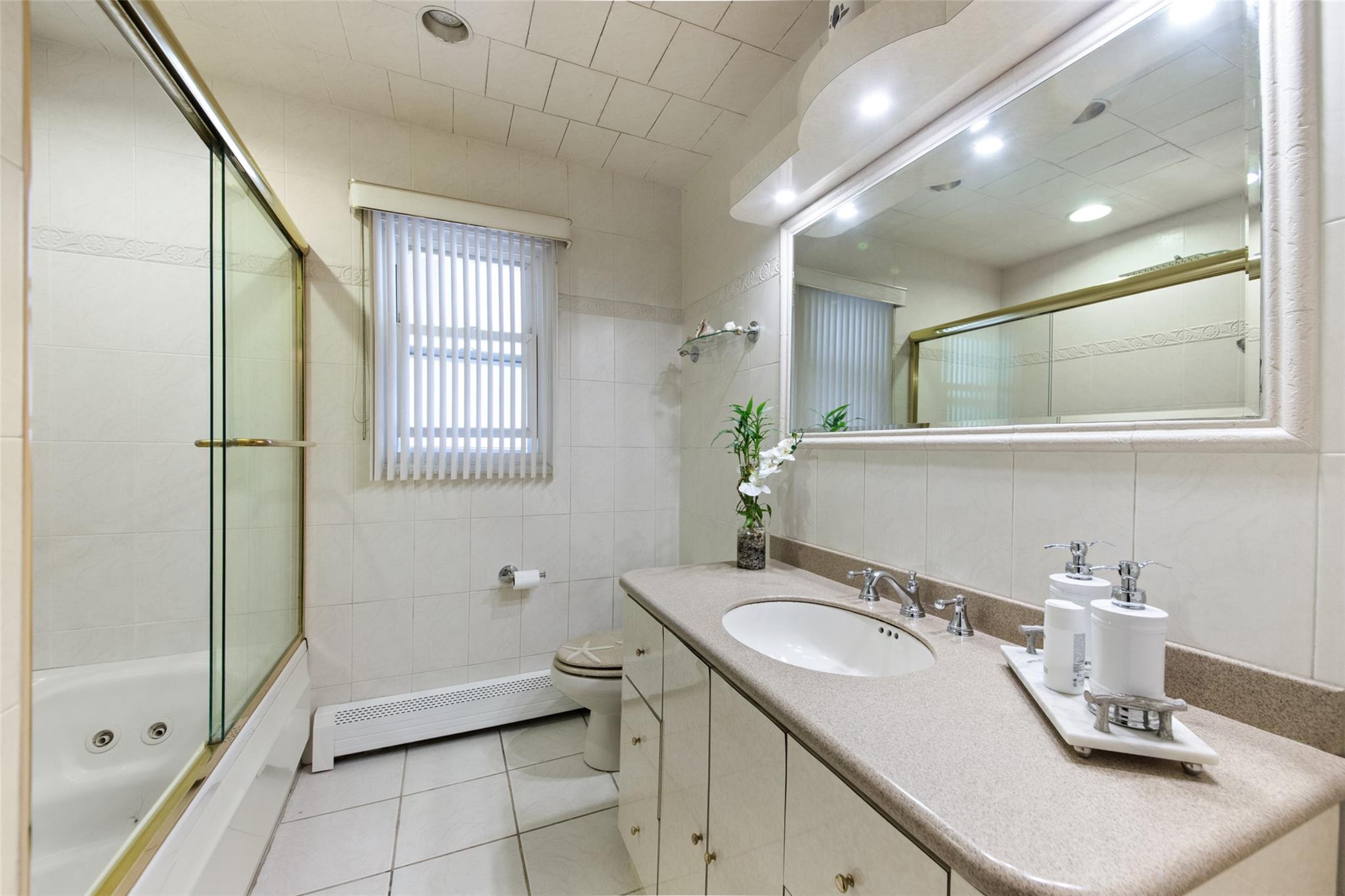 #12 photo, 32 Henry Place, Staten Island , NY 10305