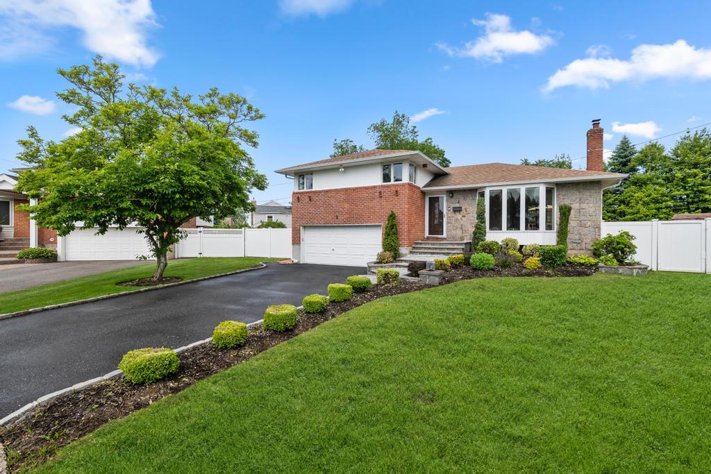 #1 photo, 9 Bart Court, Plainview , NY 11803