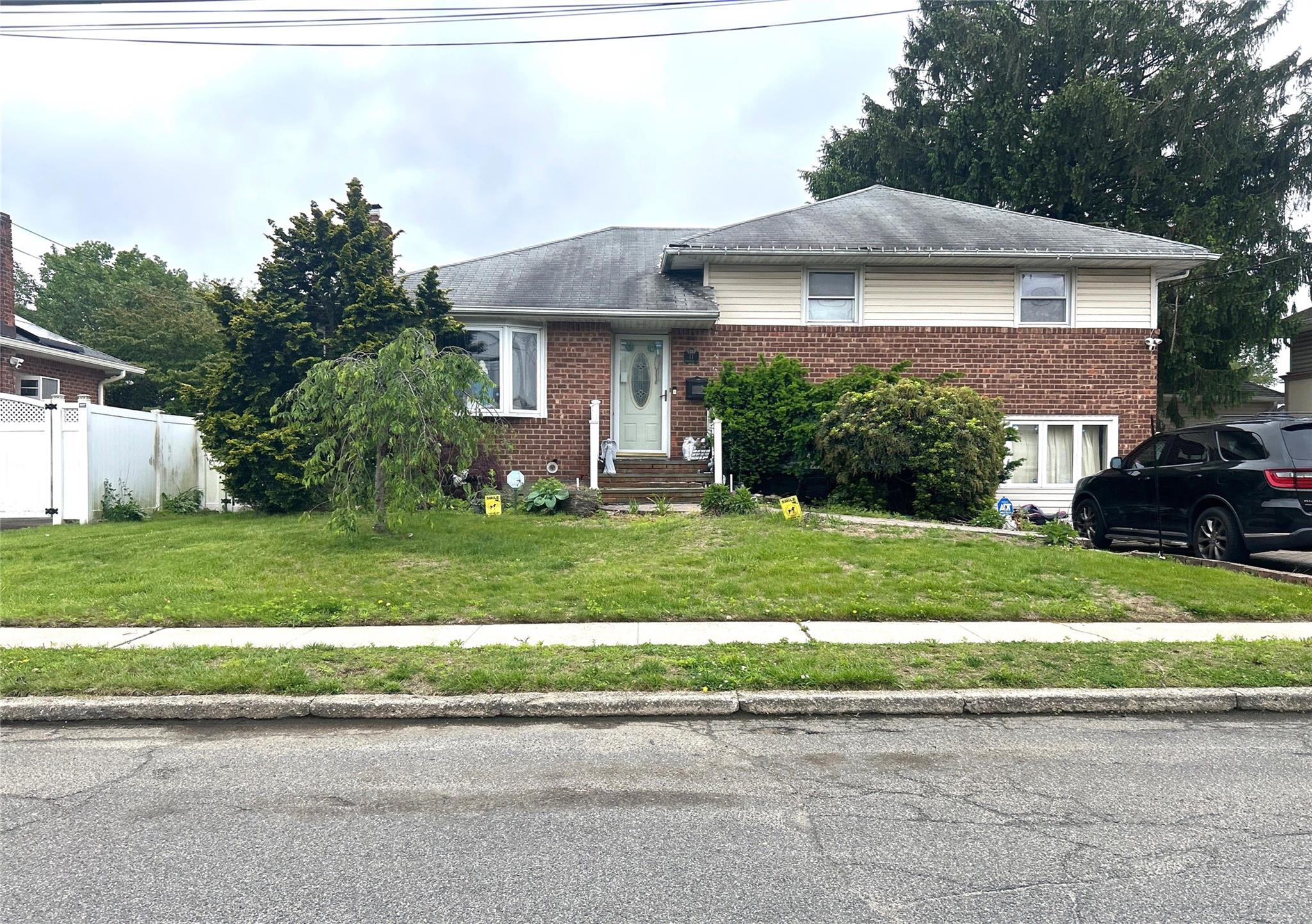 #1 photo, 11 Berryhill Lane, ناسو Bethpage , NY 11714