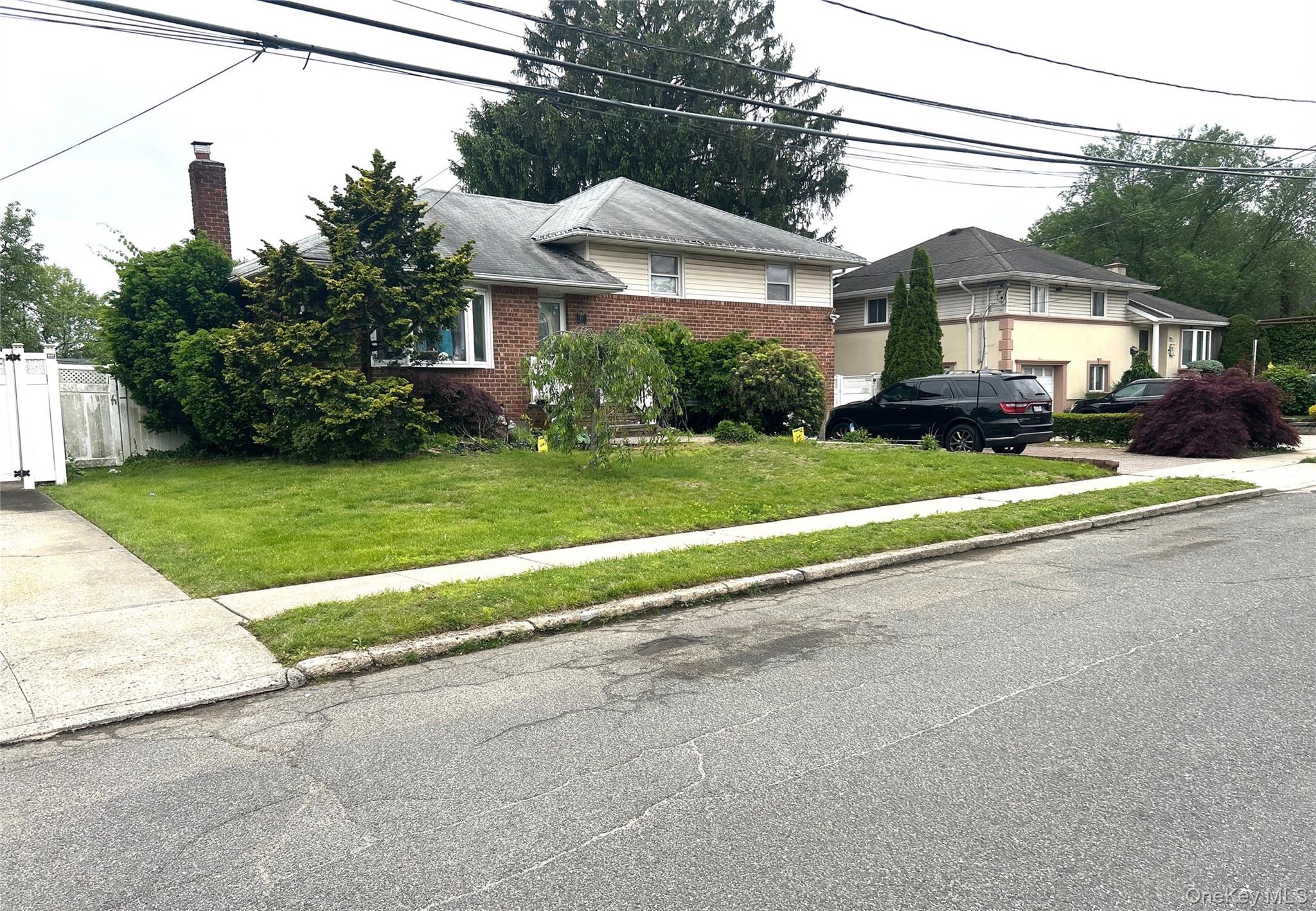 #2 photo, 11 Berryhill Lane, Bethpage , NY 11714