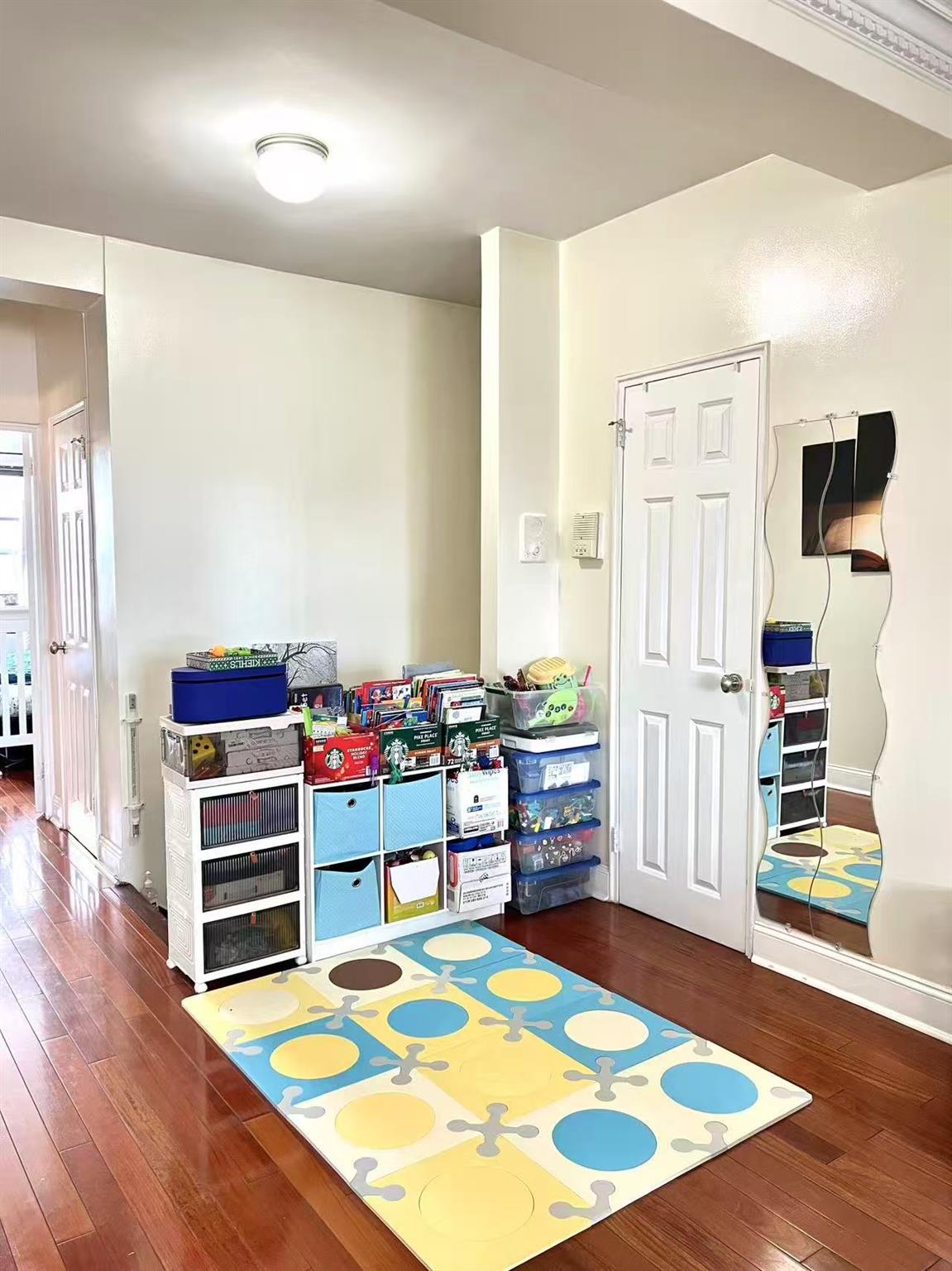 #5 photo, 99-05 63rd Drive, クイーンズ区 Rego Park , NY 11374