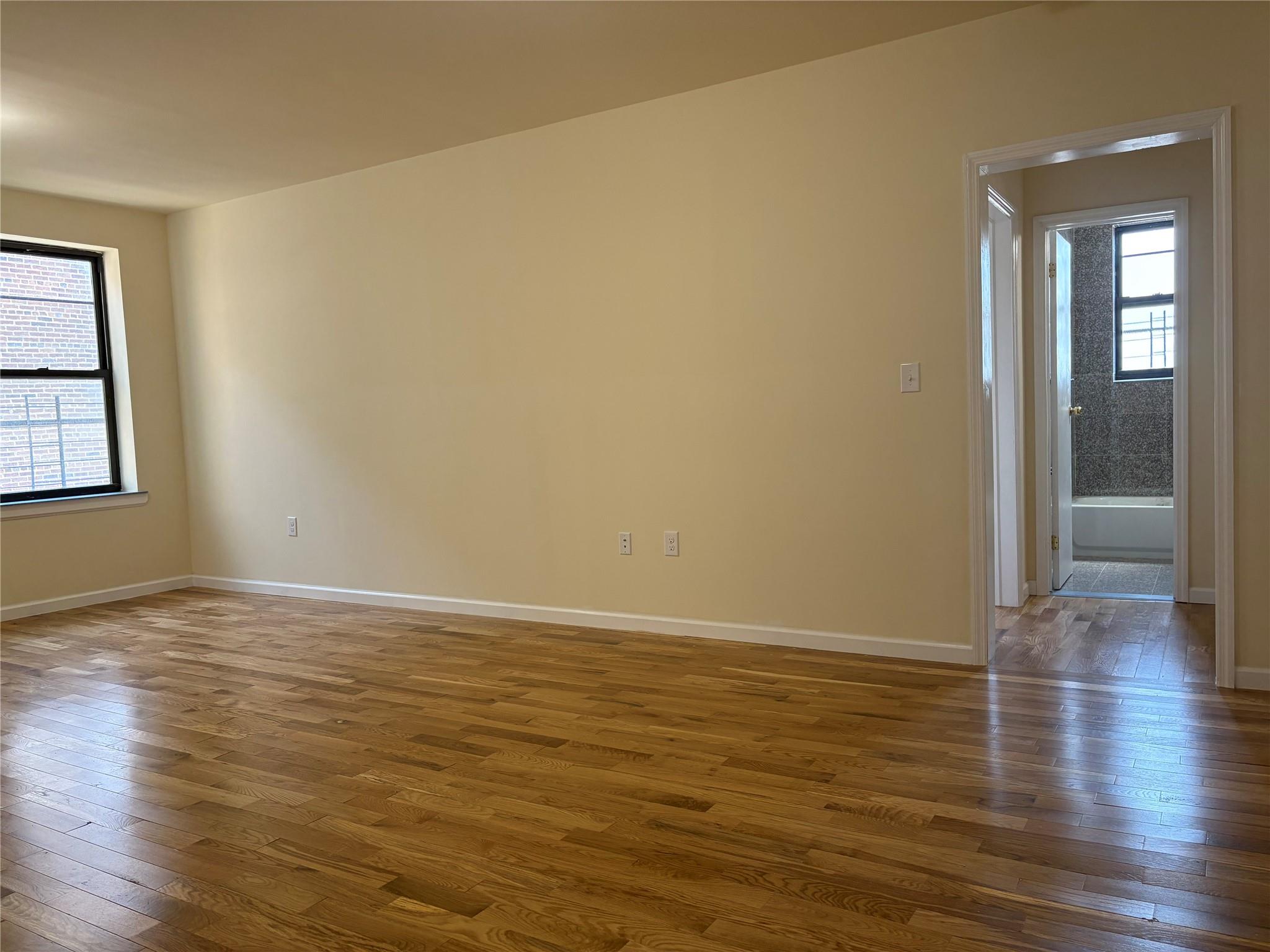 #8 photo, 89-10 35th Avenue, クイーンズ区 Jackson Heights , NY 11372