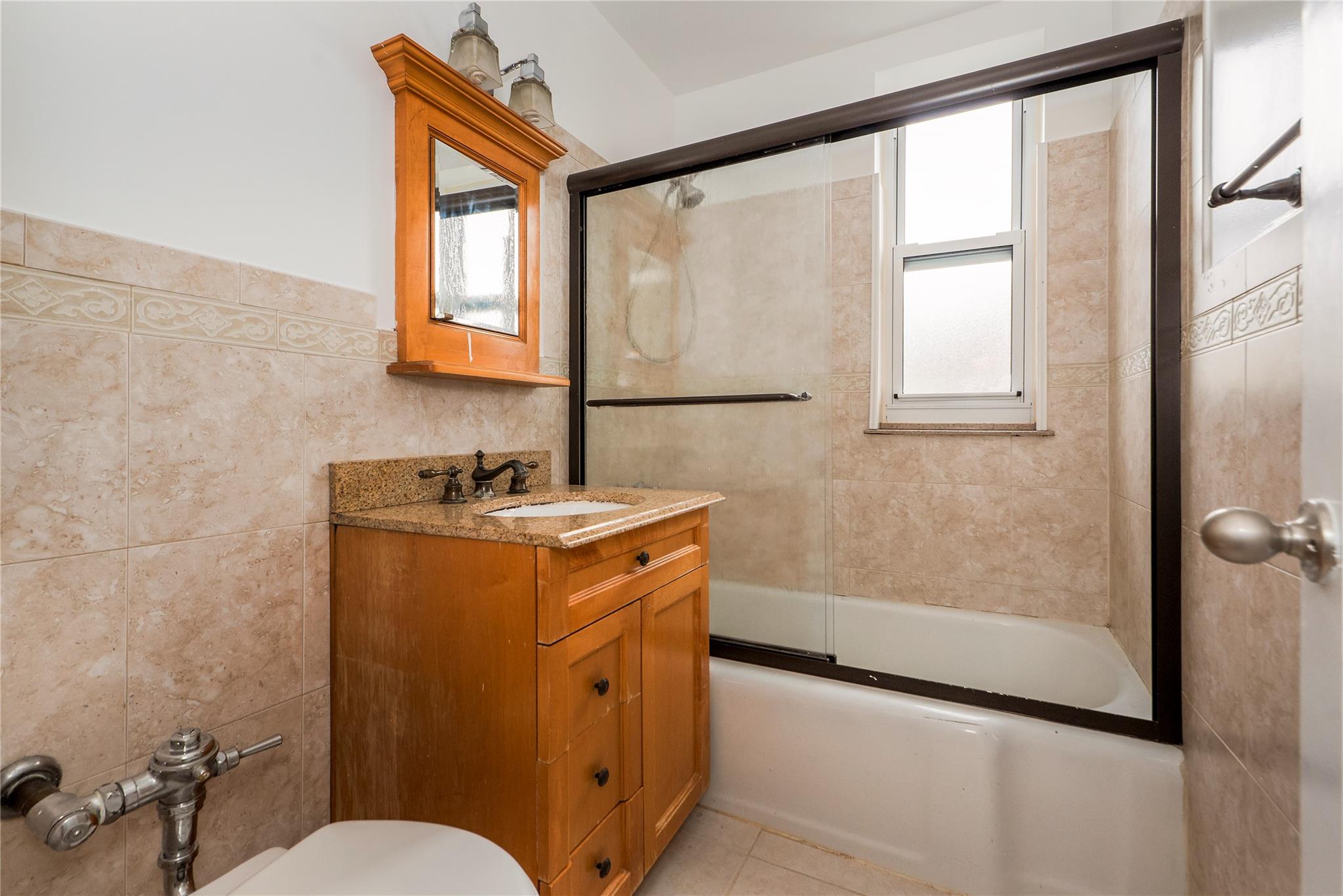 #5 photo, 88-01 35th Avenue, كوينز Jackson Heights , NY 11372