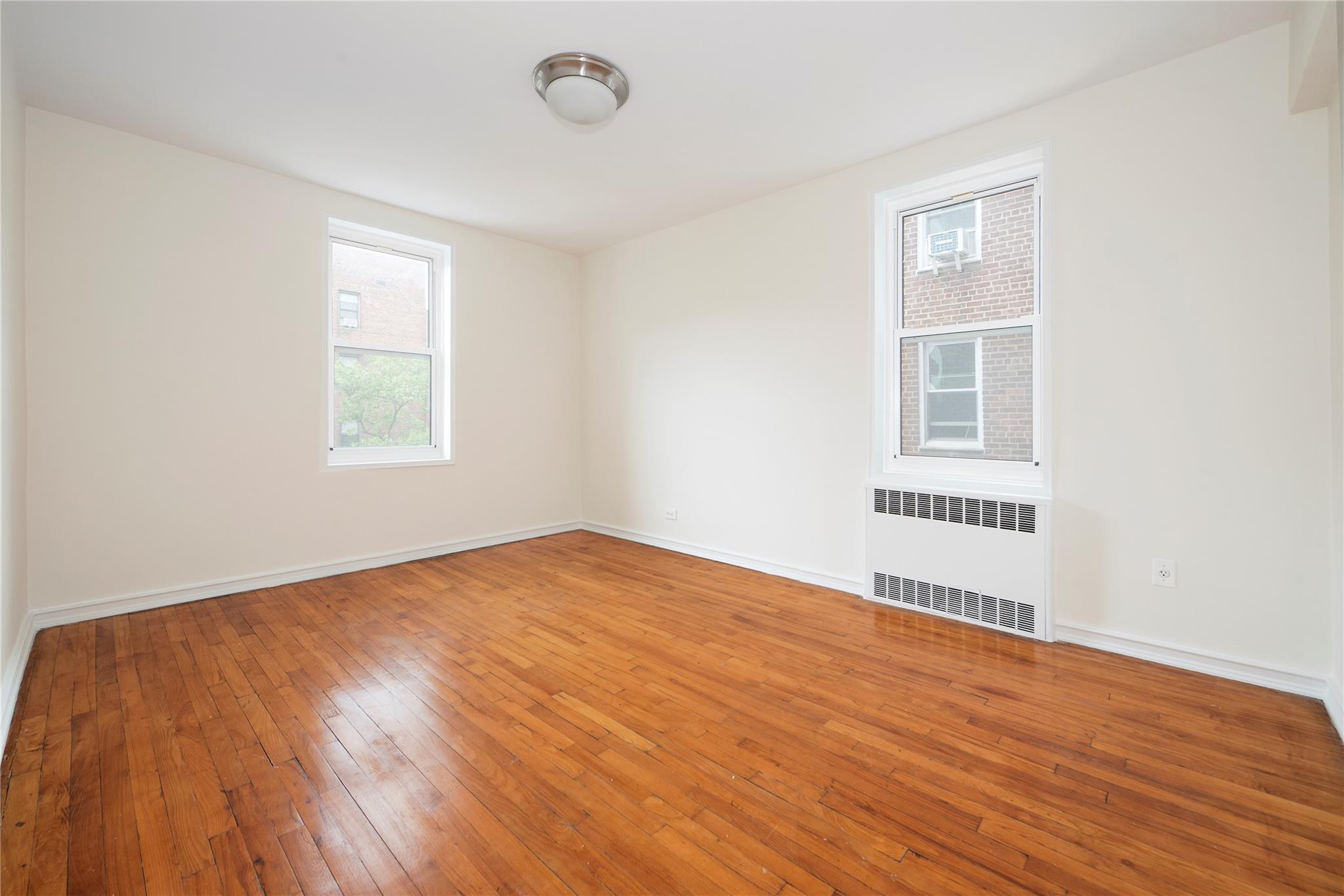 #6 photo, 88-01 35th Avenue, كوينز Jackson Heights , NY 11372