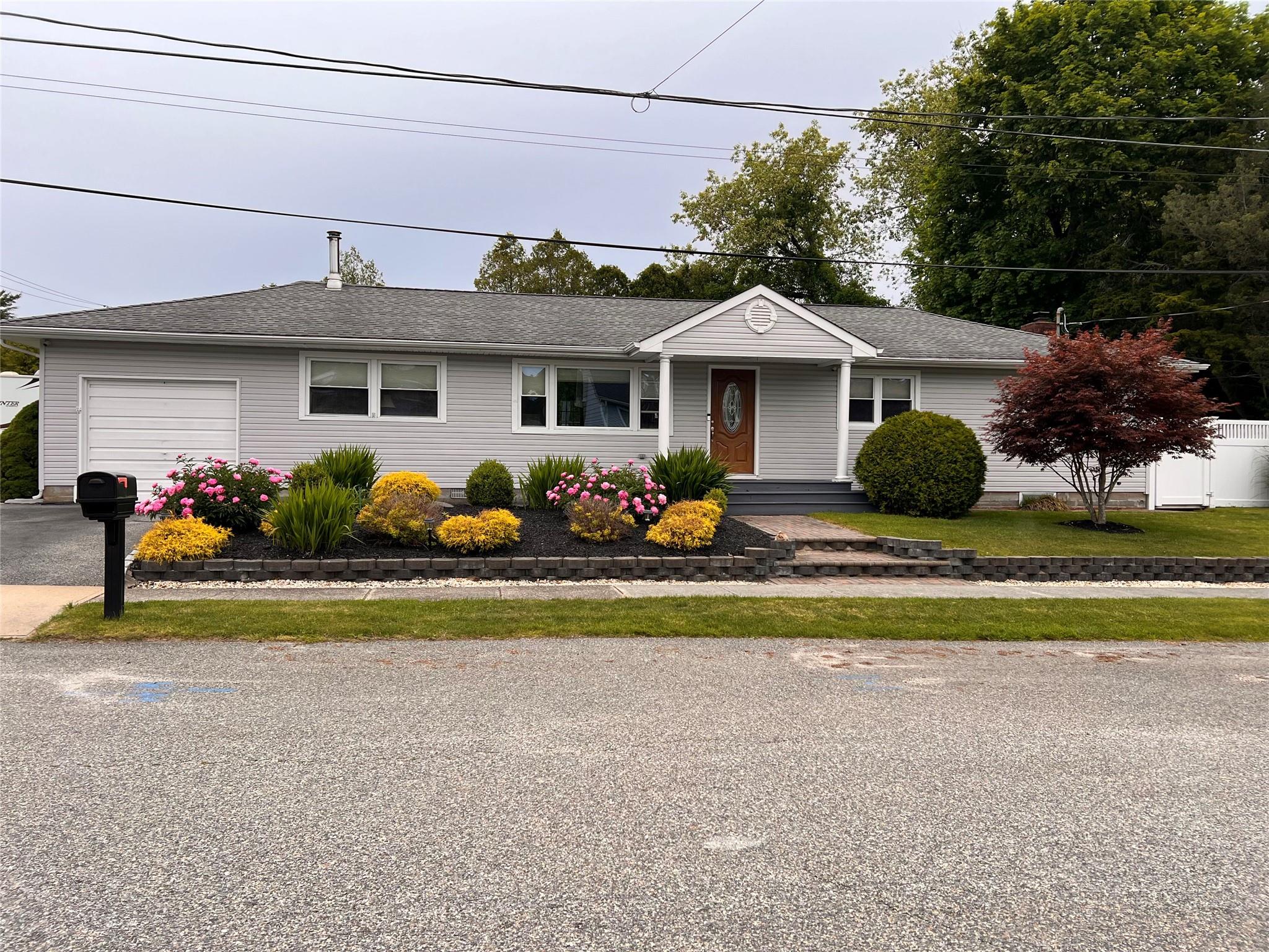 #1 photo, 2 Merritt Lane, サフォーク郡 Center Moriches , NY 11934