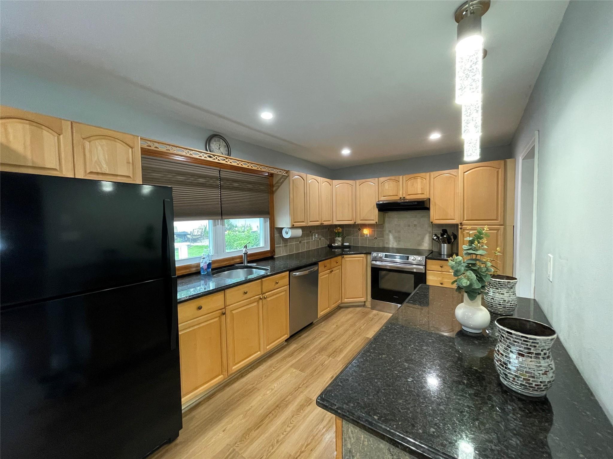 #16 photo, 2 Merritt Lane, サフォーク郡 Center Moriches , NY 11934