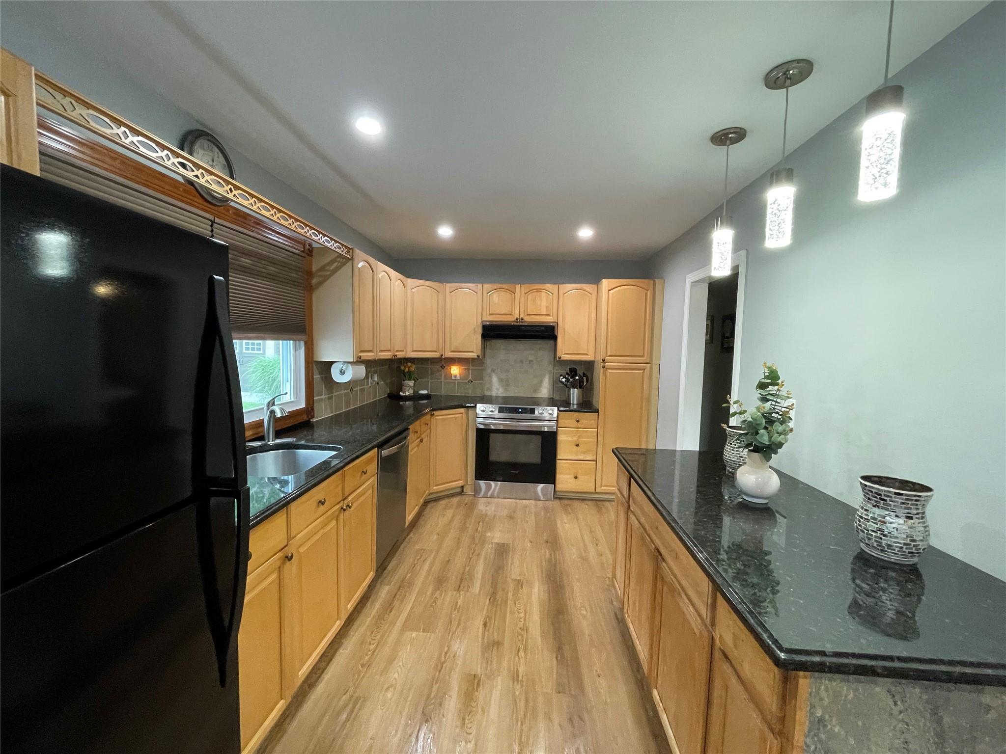 #18 photo, 2 Merritt Lane, サフォーク郡 Center Moriches , NY 11934