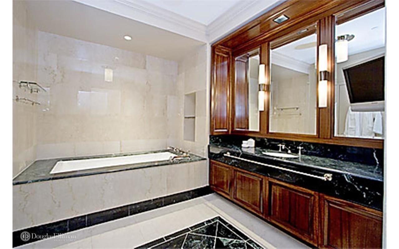 #8 photo, 55 WALL Street, マンハッタン Financial District , NY 10005