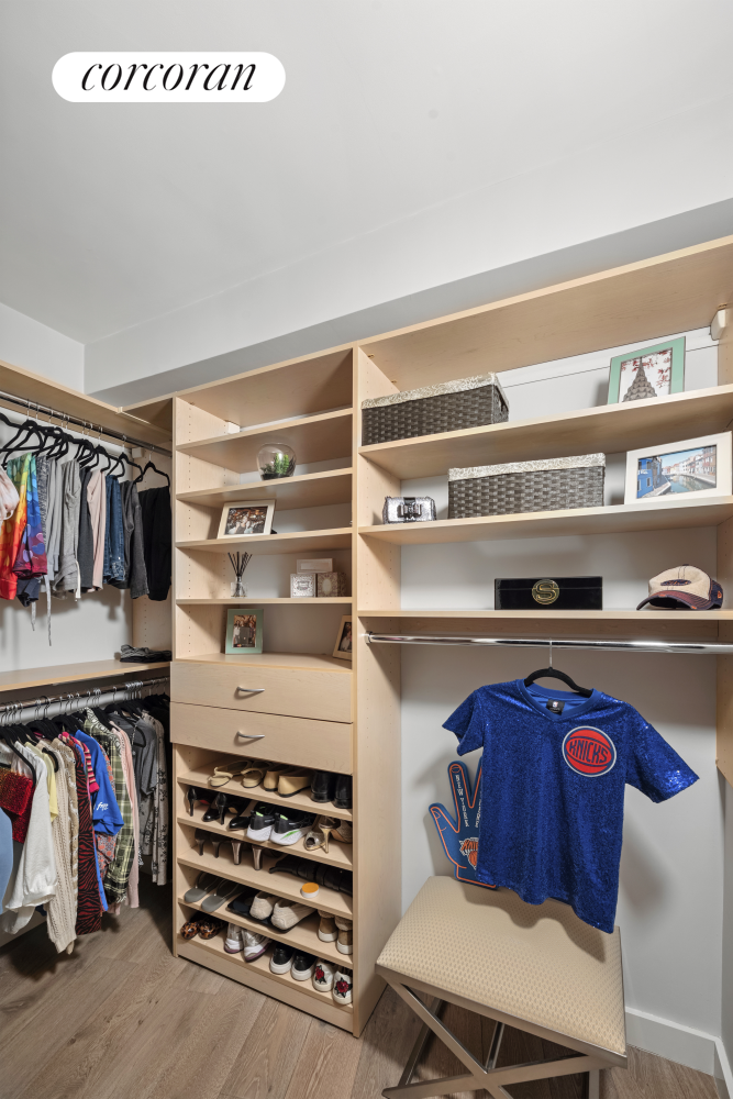 #8 photo, 2166 BROADWAY, マンハッタン Upper West Side , NY 10024