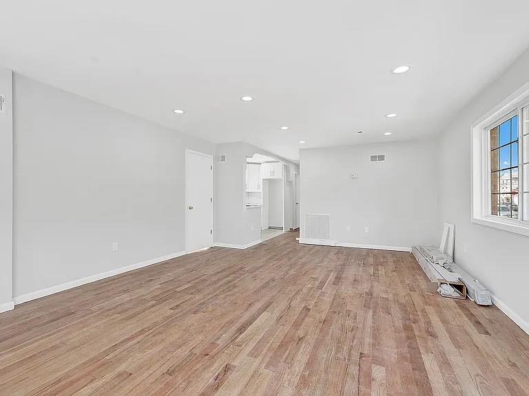 #4 photo, 124-19 152 Avenue, クイーンズ区 South Ozone Park , NY 11420