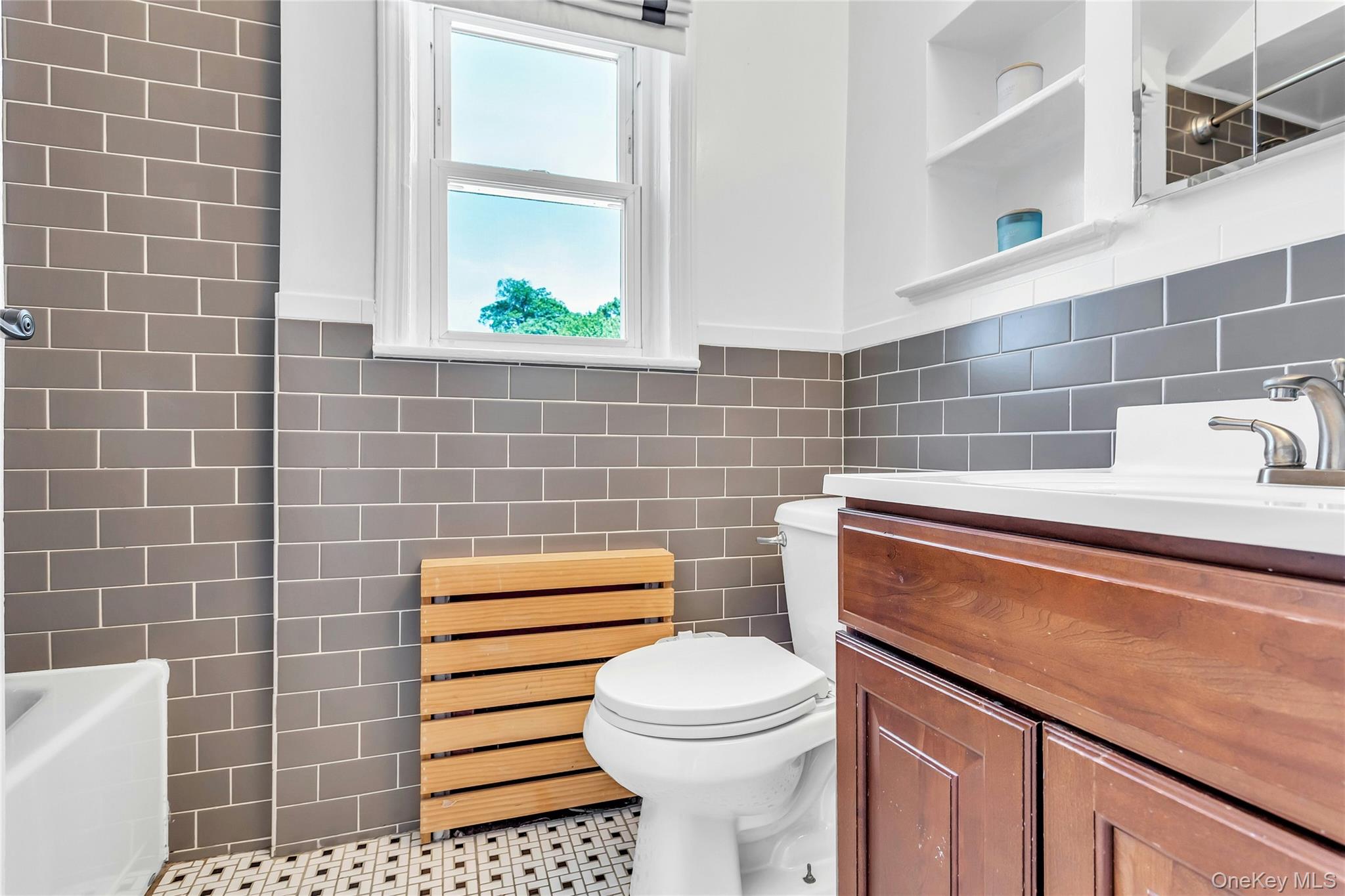 #18 photo, 7931 211th Street, クイーンズ区 Oakland Gardens , NY 11364