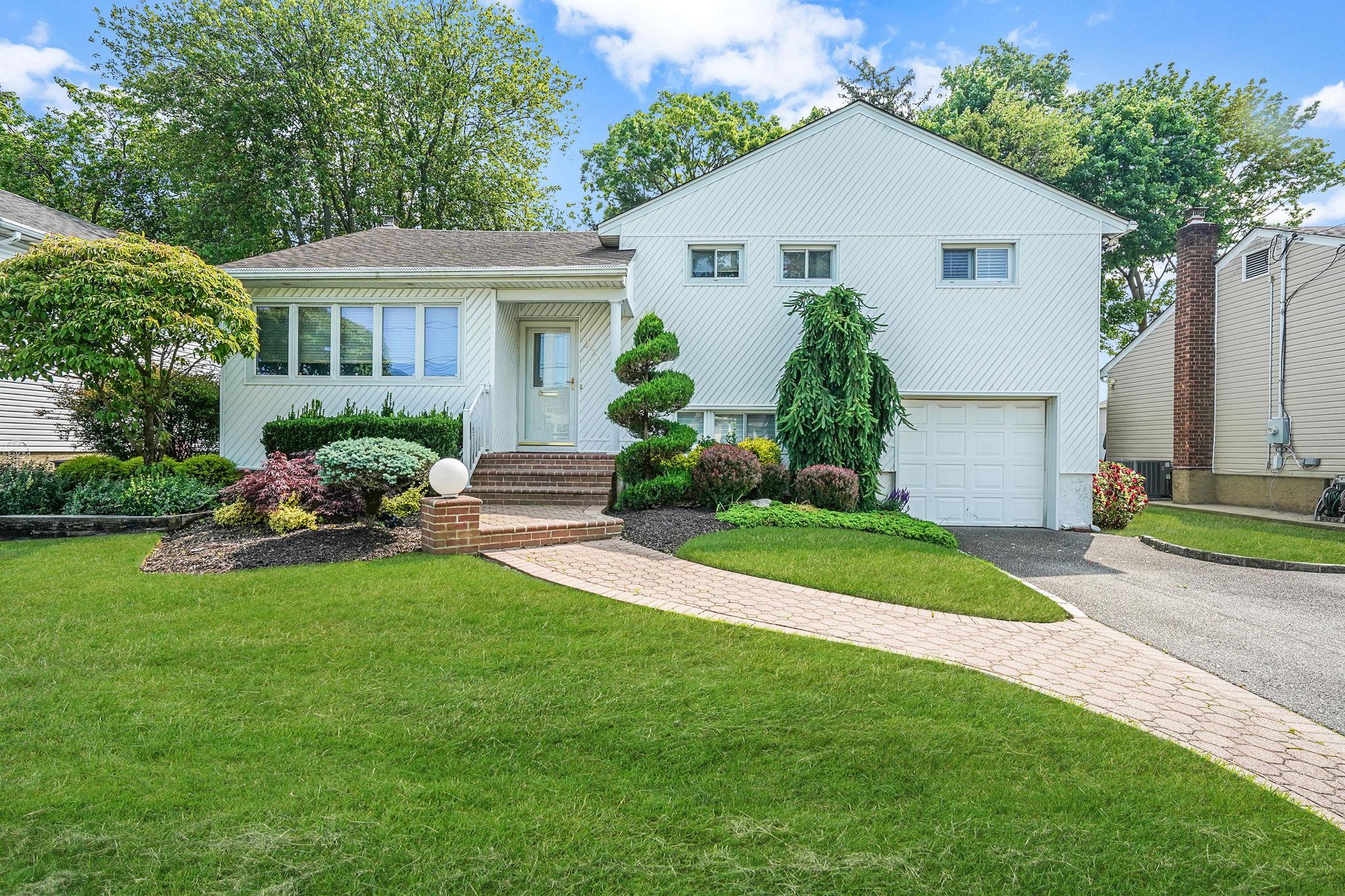 #1 photo, 931 Shari Lane, East Meadow , NY 11554