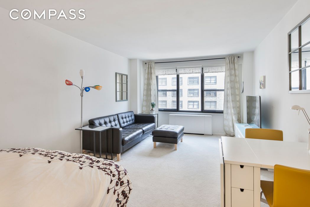 #1 photo, 220 E 57th Street, Midtown East , NY 10022