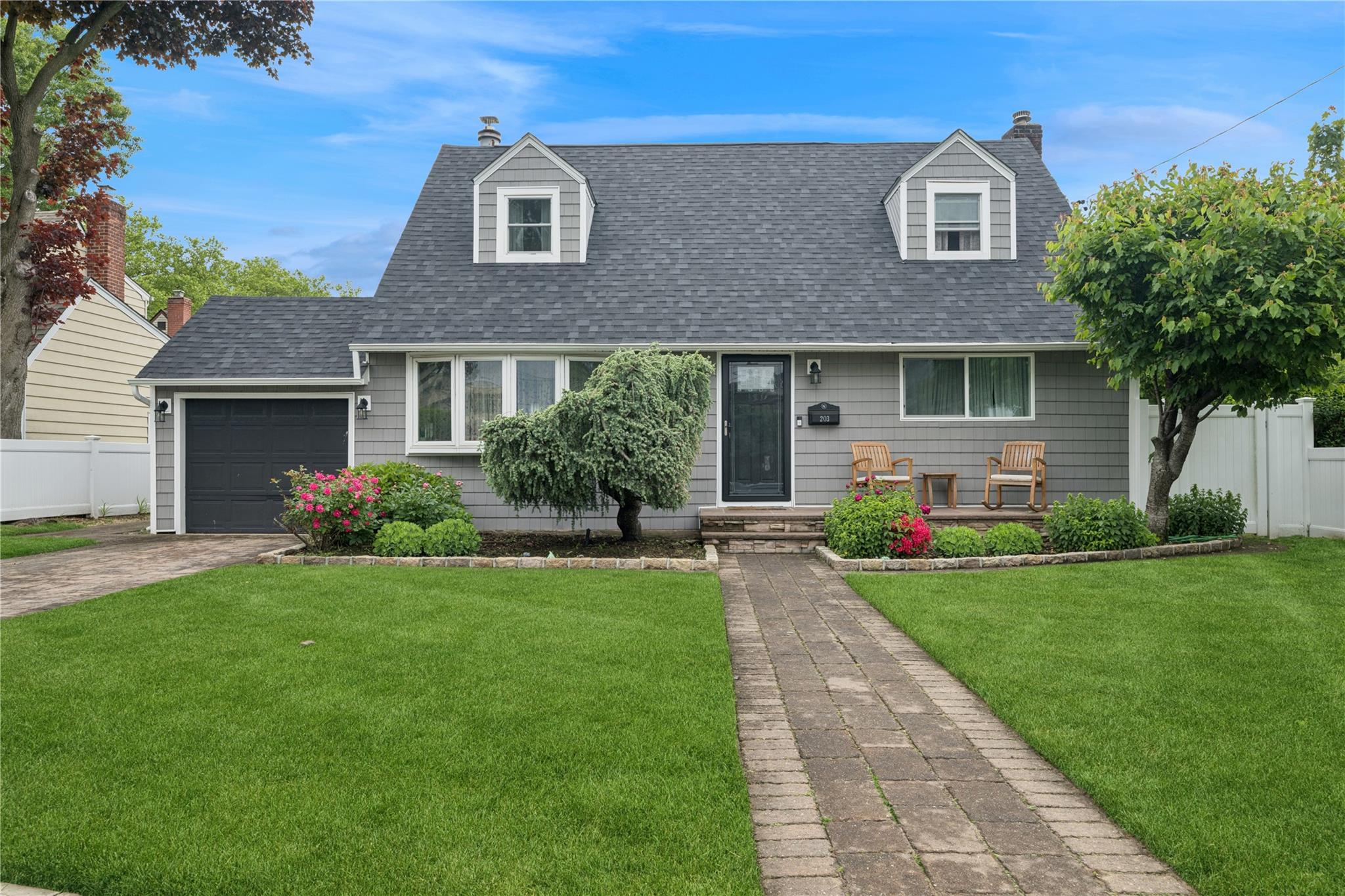 #1 photo, 203 Division Avenue, ناسو Hicksville , NY 11801