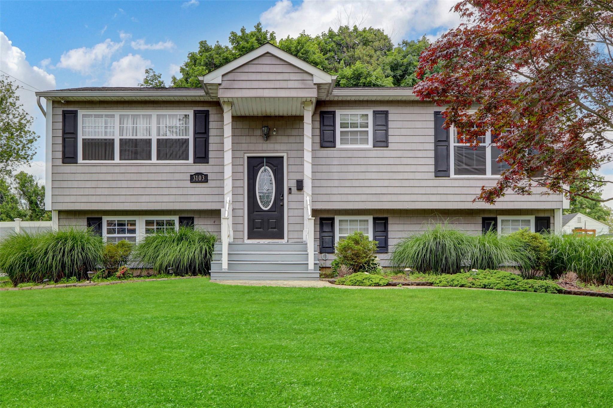 #1 photo, 3103 New London Avenue, سوفولك Medford , NY 11763