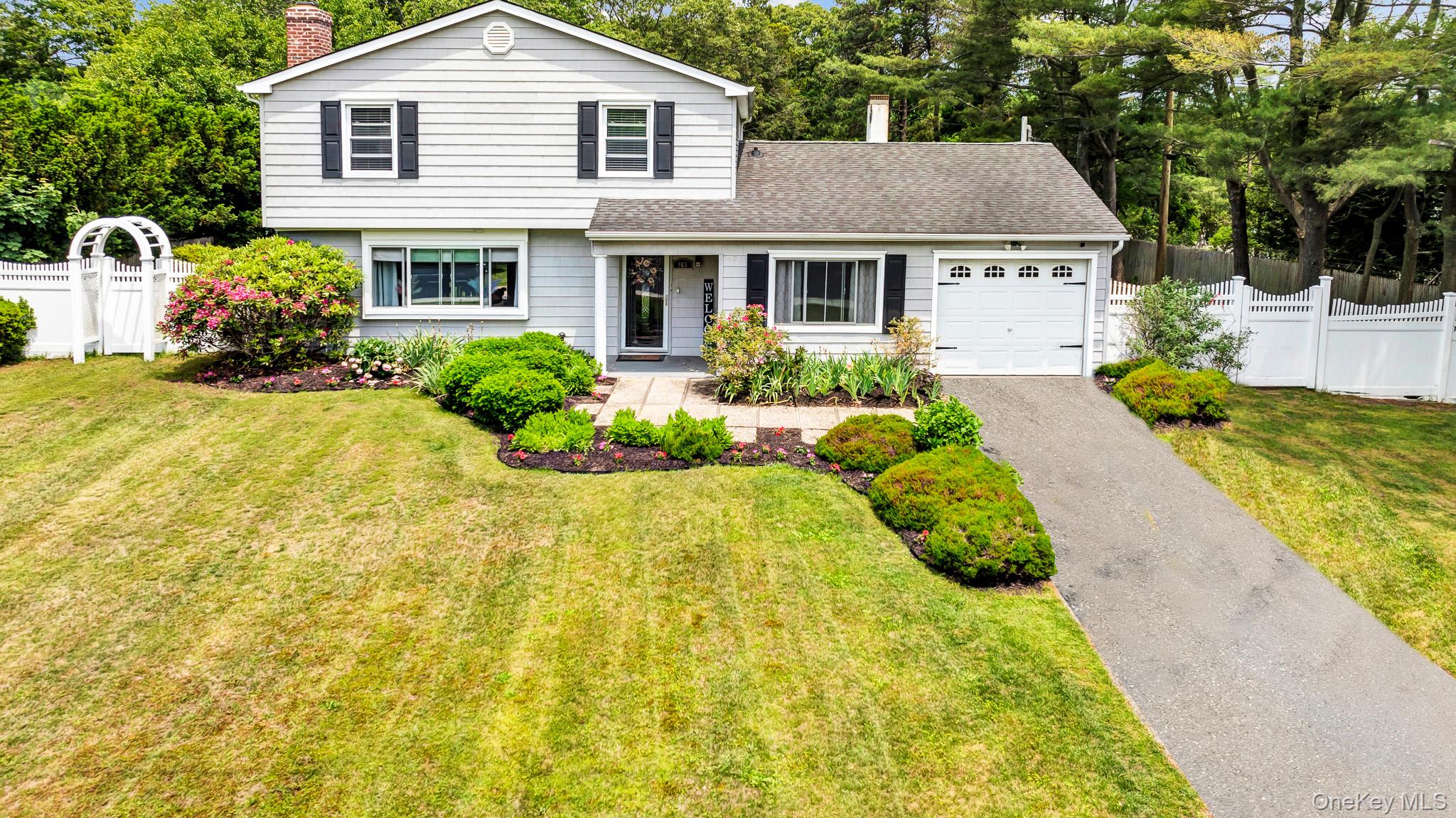 #17 photo, 965 Old Town Road, サフォーク郡 Coram , NY 11727