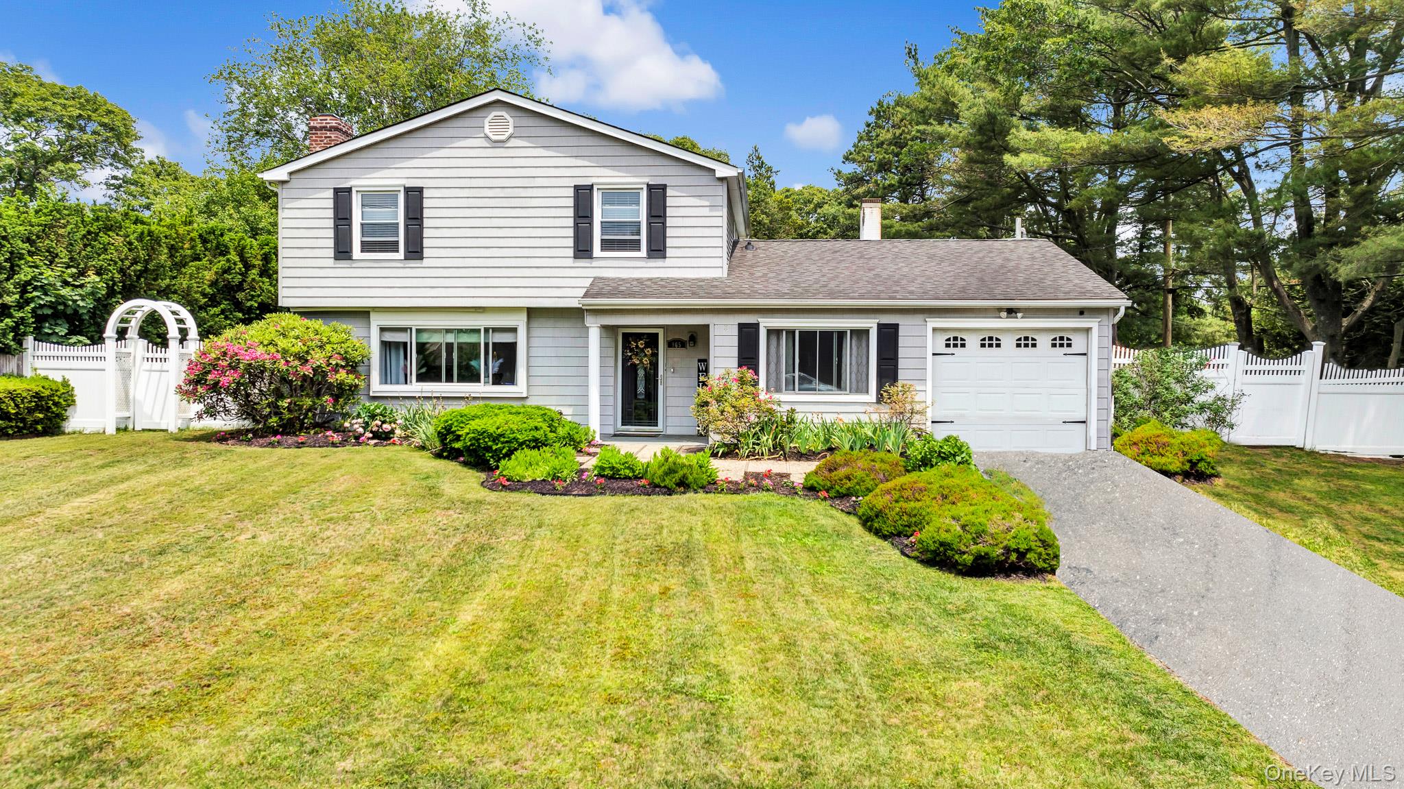 #2 photo, 965 Old Town Road, サフォーク郡 Coram , NY 11727