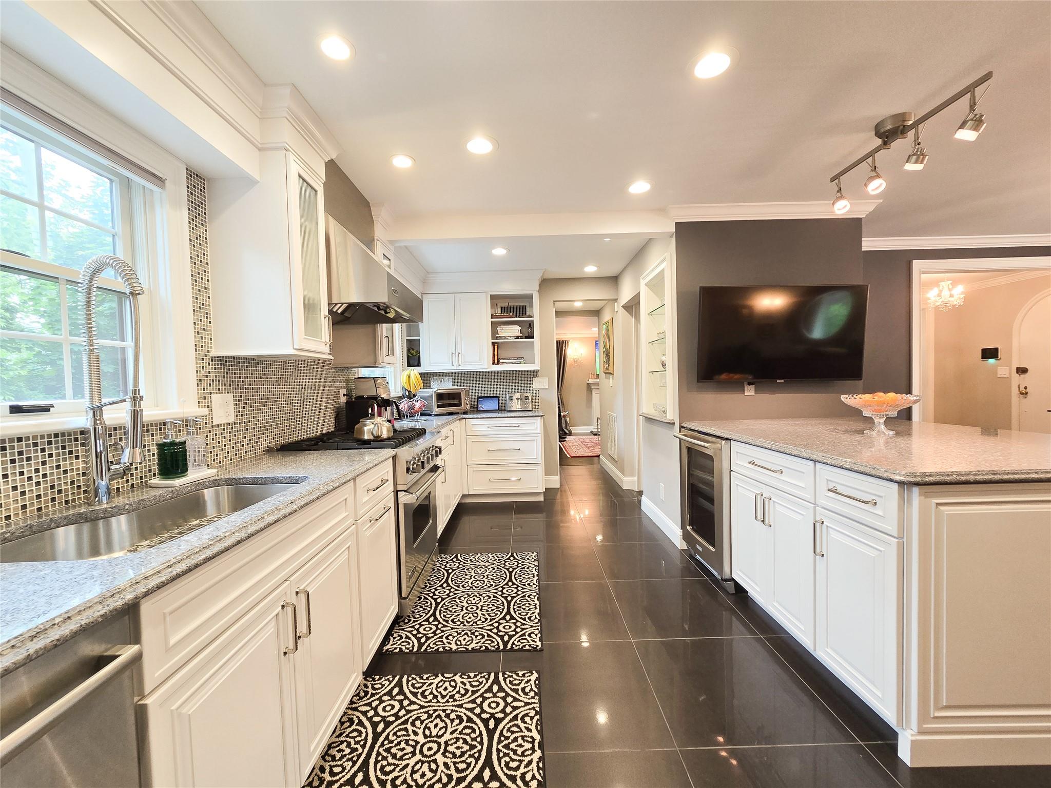 #1 photo, 352 Mill Spring Road, Manhasset , NY 11030