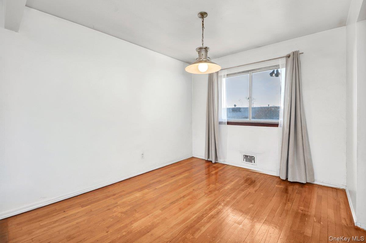 #11 photo, 46 Sunburst Drive, सफ़ोक काउंटी Deer Park , NY 11729