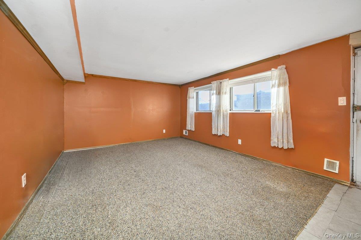 #13 photo, 46 Sunburst Drive, सफ़ोक काउंटी Deer Park , NY 11729