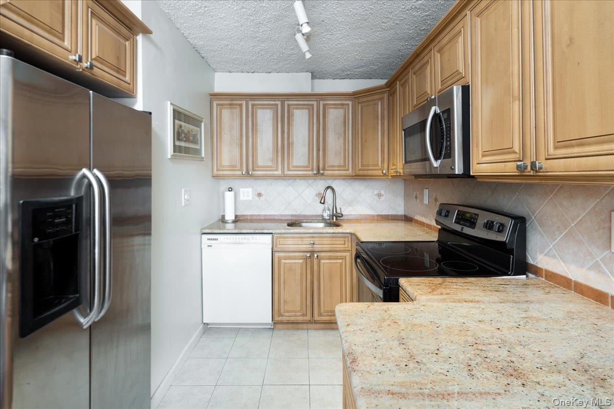 #8 photo, 166-26 Powells Cove Boulevard, Whitestone , NY 11357