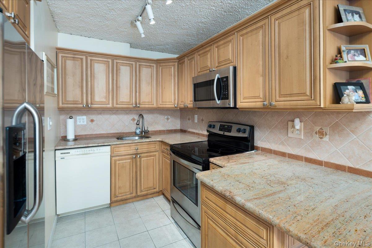 #9 photo, 166-26 Powells Cove Boulevard, Whitestone , NY 11357