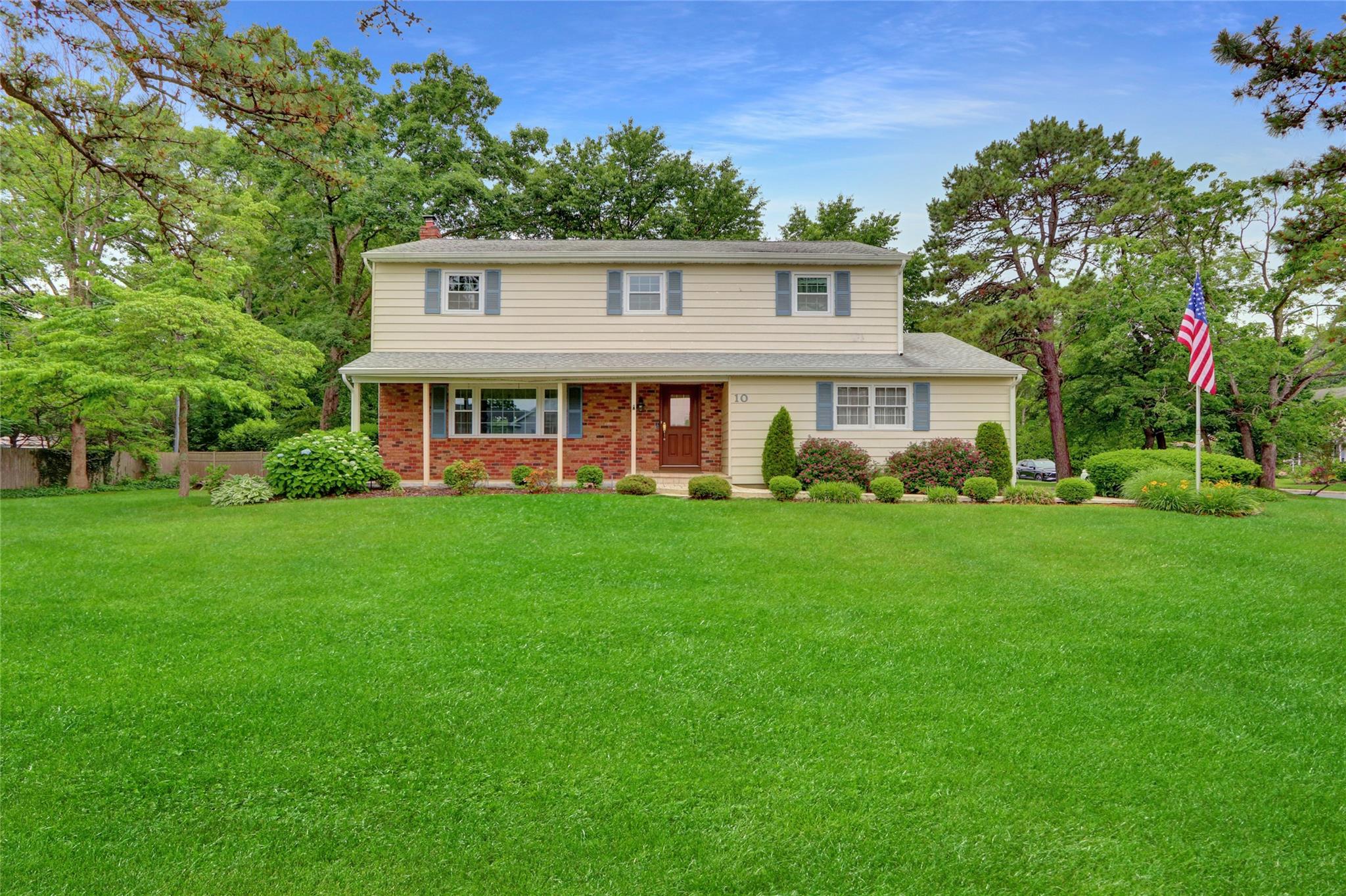 #1 photo, 10 Heritage Place, Nesconset , NY 11767