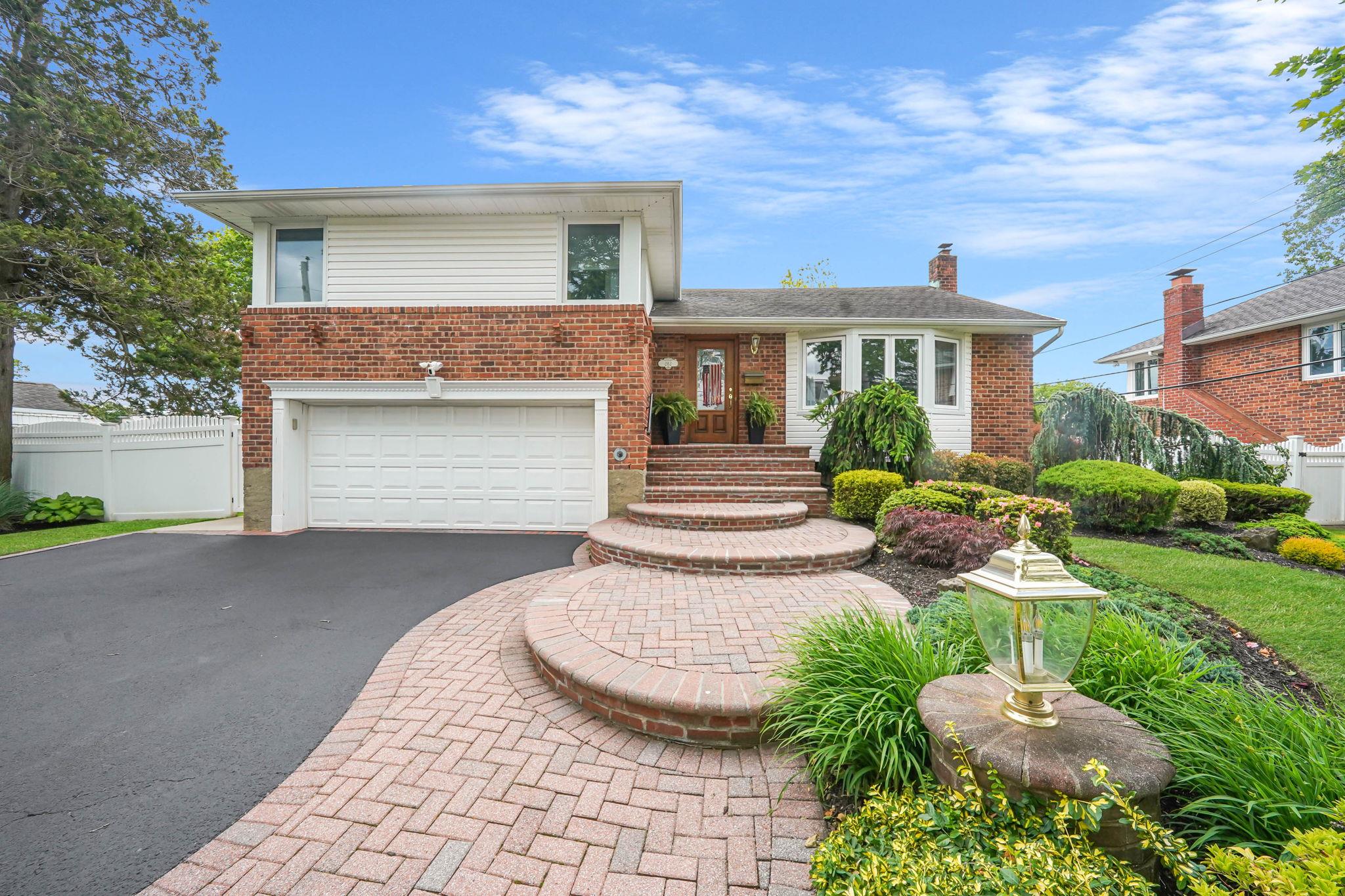 #1 photo, 282 N Nassau, ناسو Massapequa , NY 11758