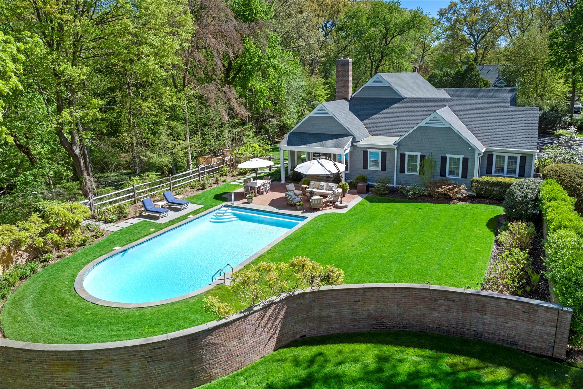 #1 photo, 18 Matinecock Farms Road, ナッソー郡 Glen Cove , NY 11542