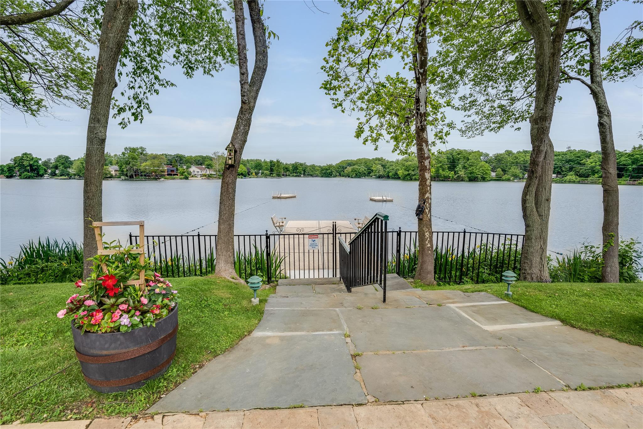 #1 photo, 10 Waterside Close, Eastchester , NY 10709