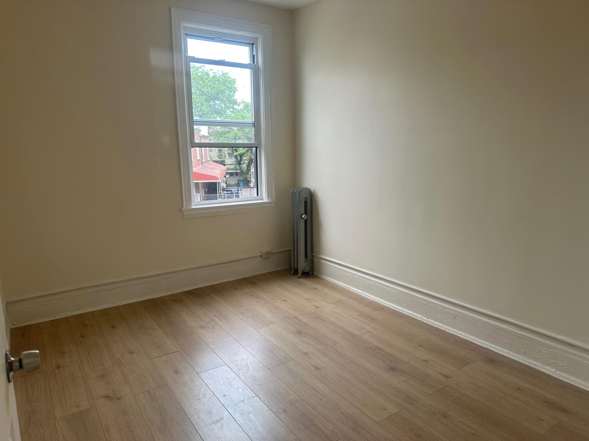 #6 photo, 9628 Corona Avenue, クイーンズ区 Corona , NY 11368