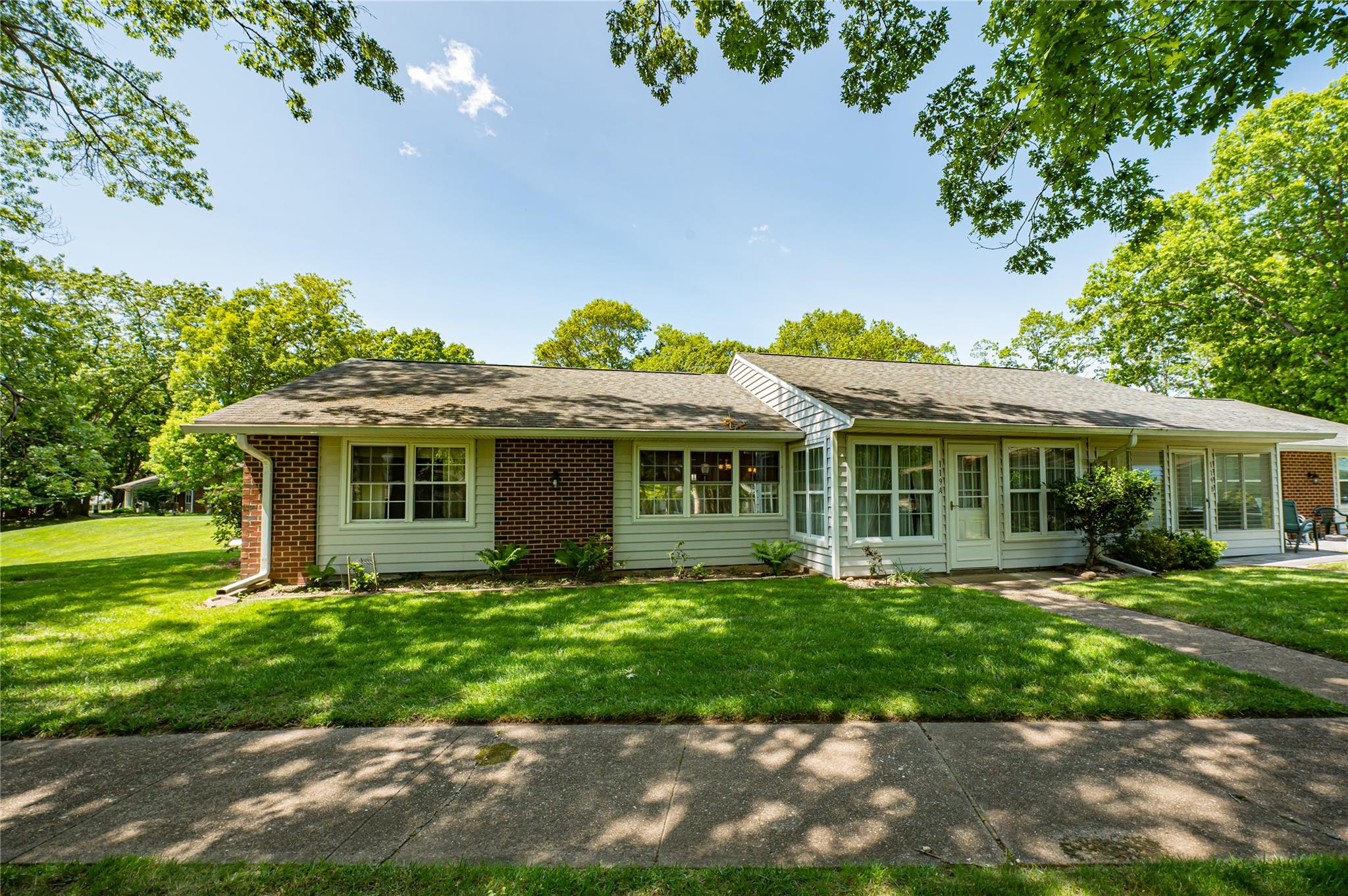 #1 photo, 119 Exmore Court, 東長島 Ridge , NY 11961