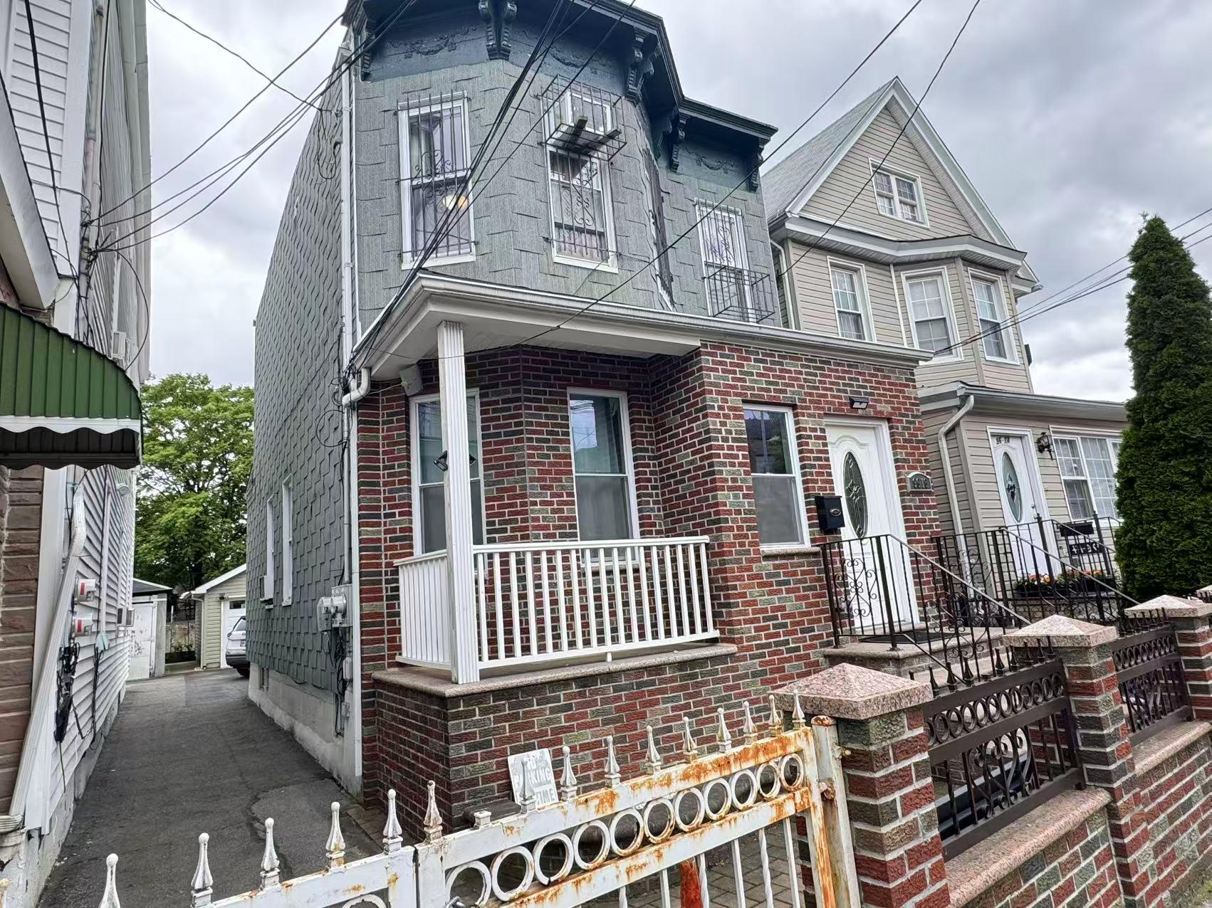 #2 photo, 96-16 35th Avenue, クイーンズ区 Corona , NY 11368