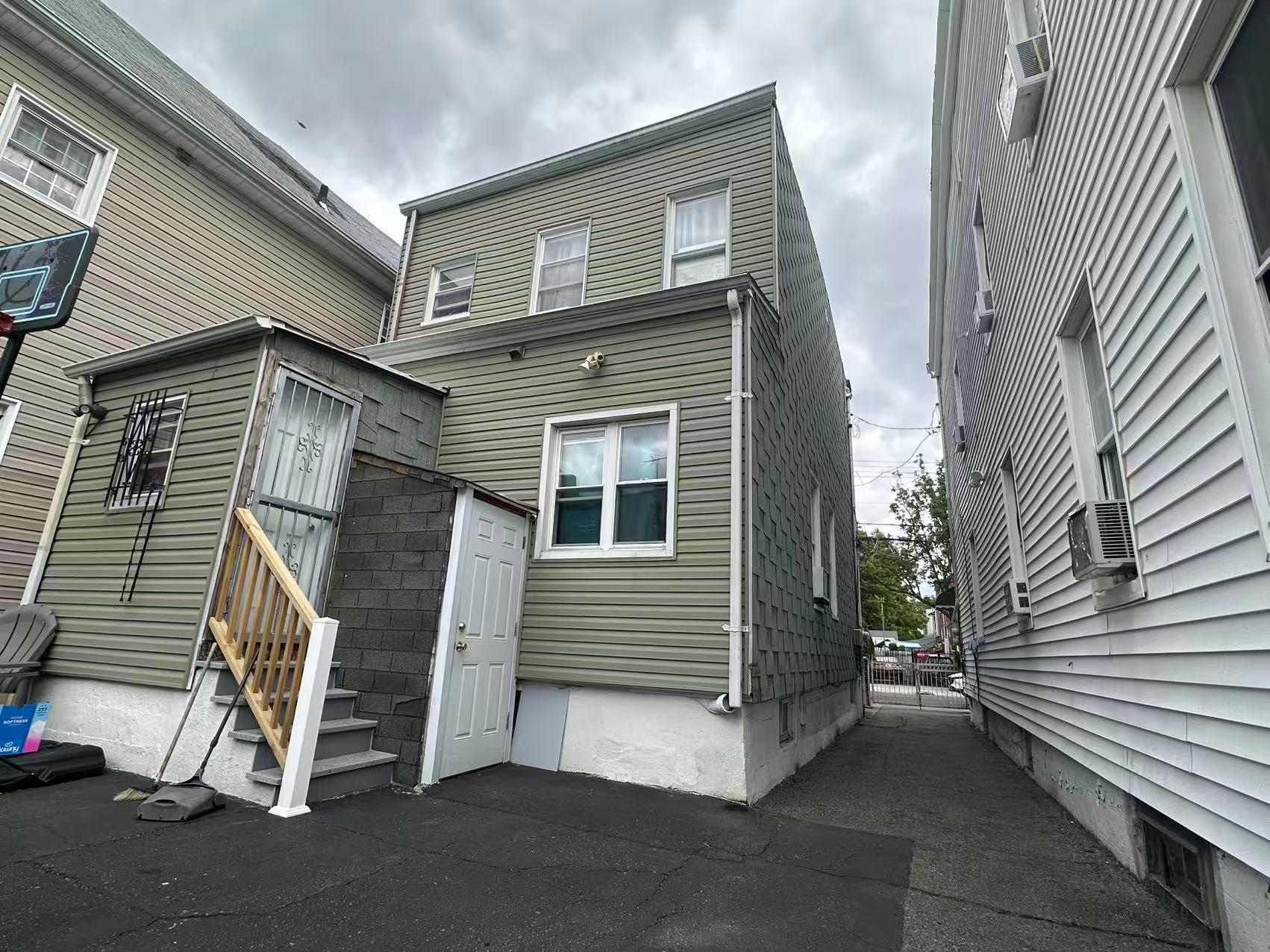 #8 photo, 96-16 35th Avenue, クイーンズ区 Corona , NY 11368