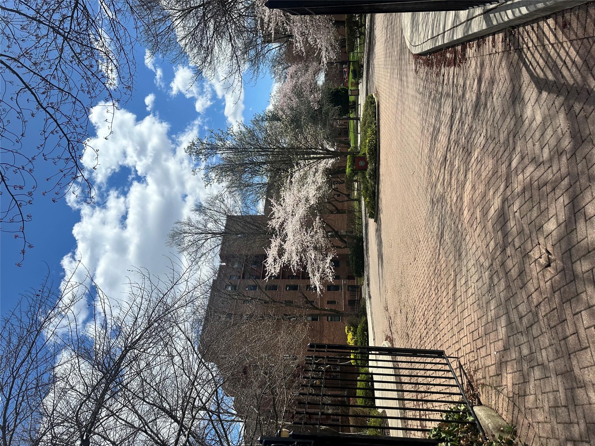 #3 photo, 150-40 71 Avenue, クイーンズ区 Kew Garden Hills , NY 11367