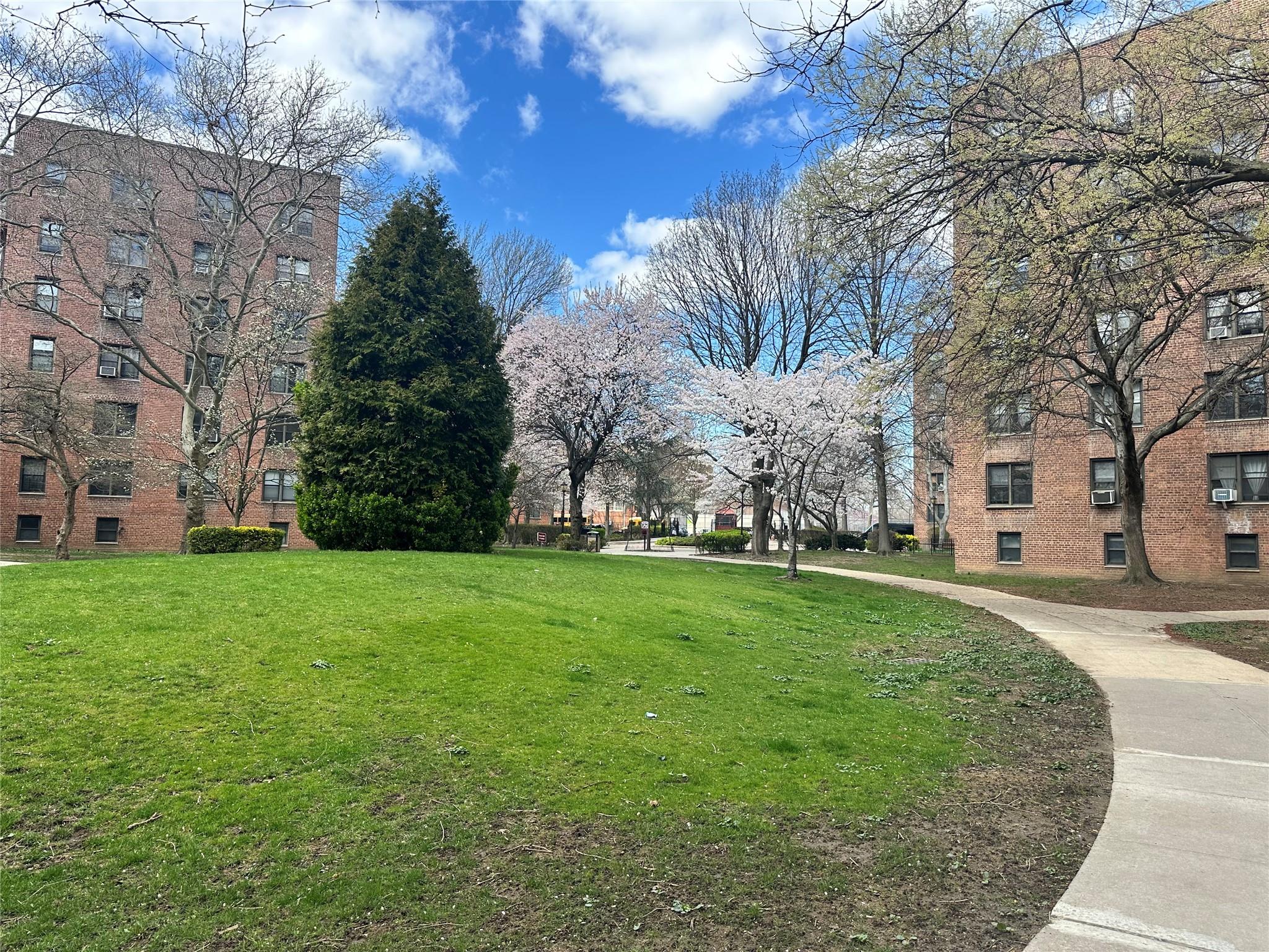 #4 photo, 150-40 71 Avenue, クイーンズ区 Kew Garden Hills , NY 11367