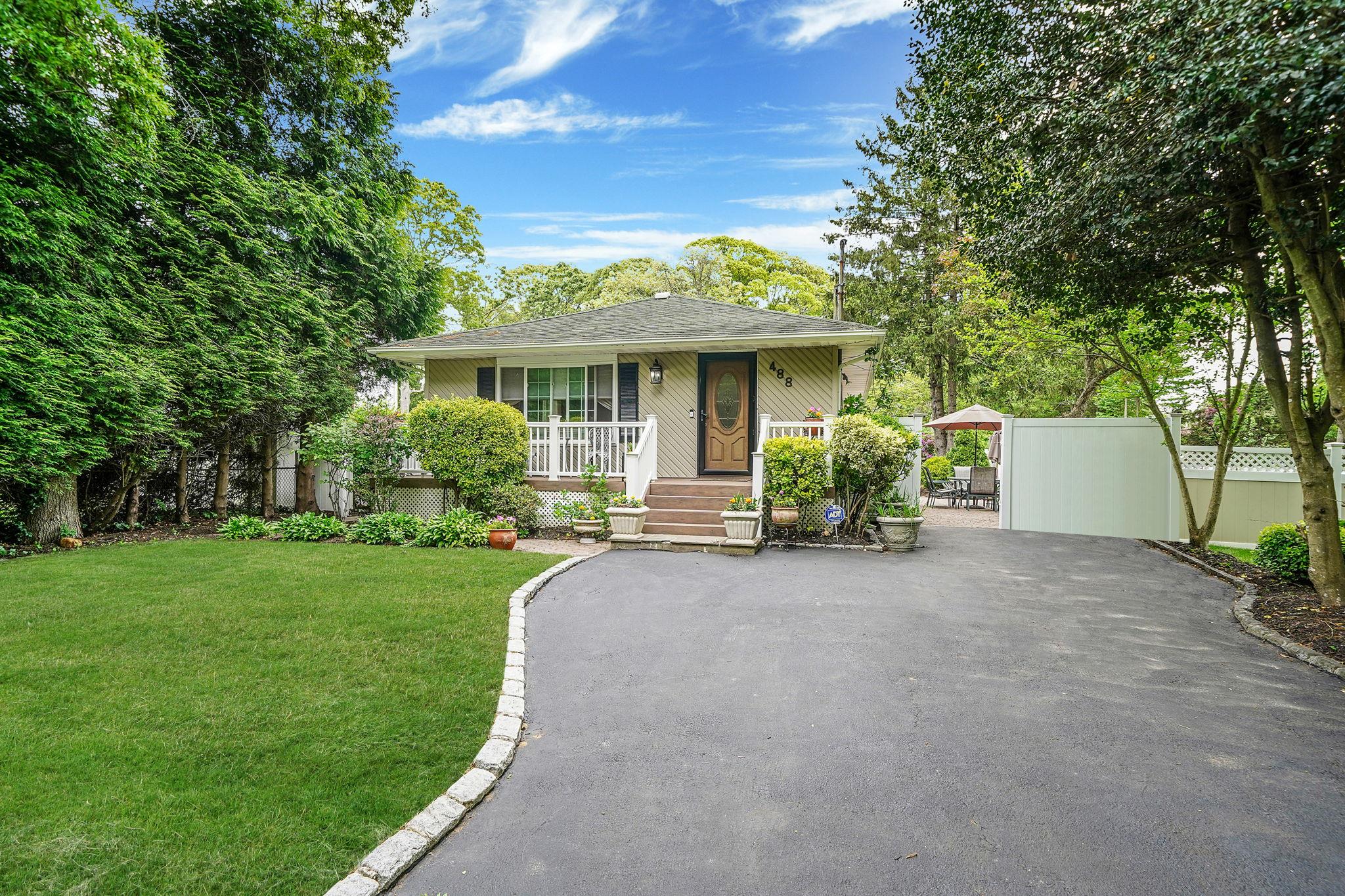 #1 photo, 488 Puritan Dr, Shirley , NY 11967