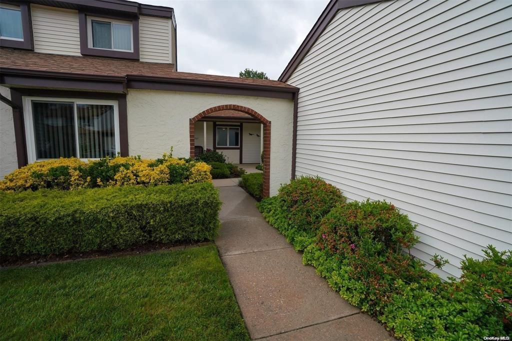 #1 photo, 906 Gotham Court, Saint James , NY 11780
