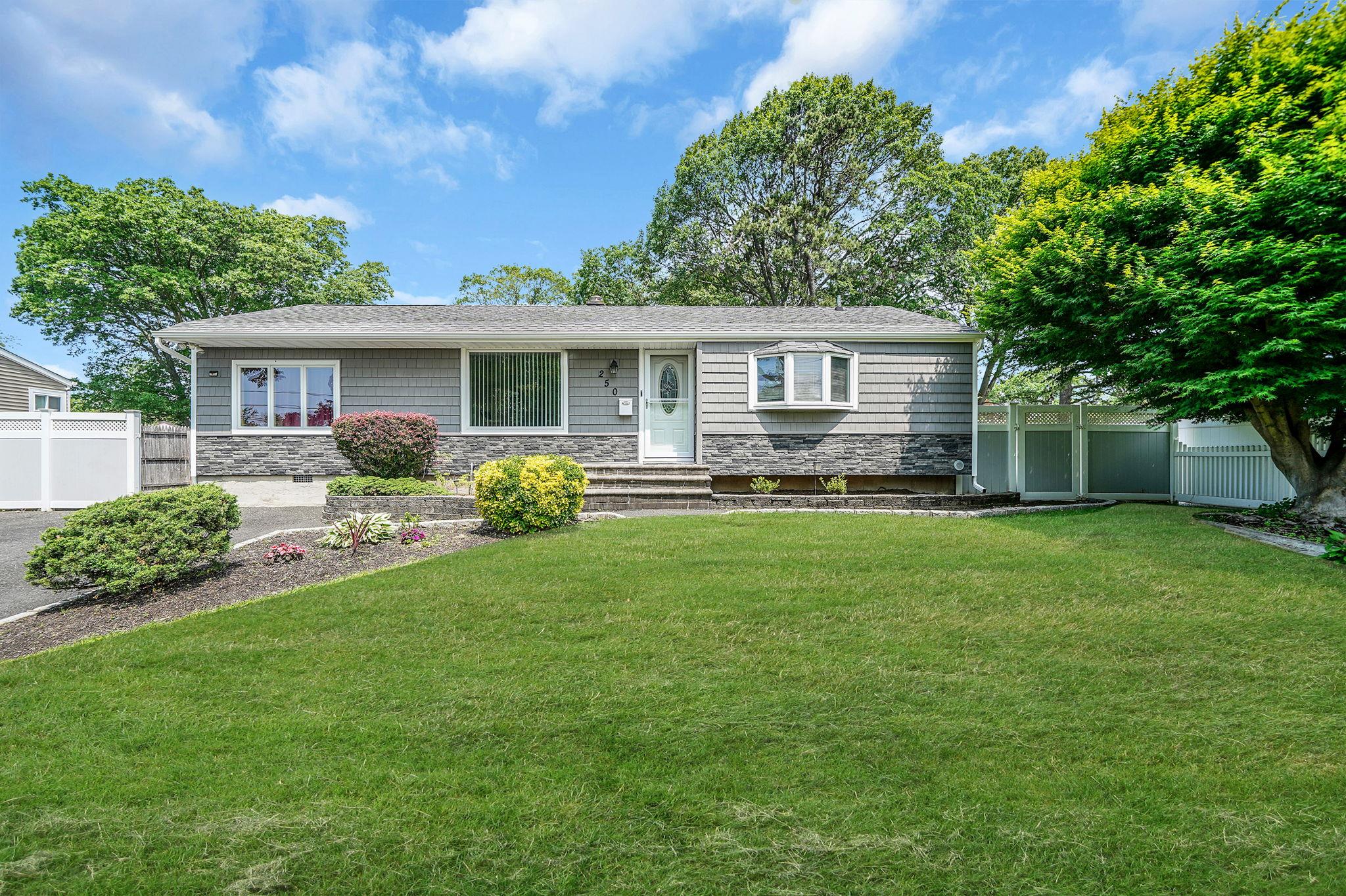 #1 photo, 250 Fruitwood Lane, Central Islip , NY 11722