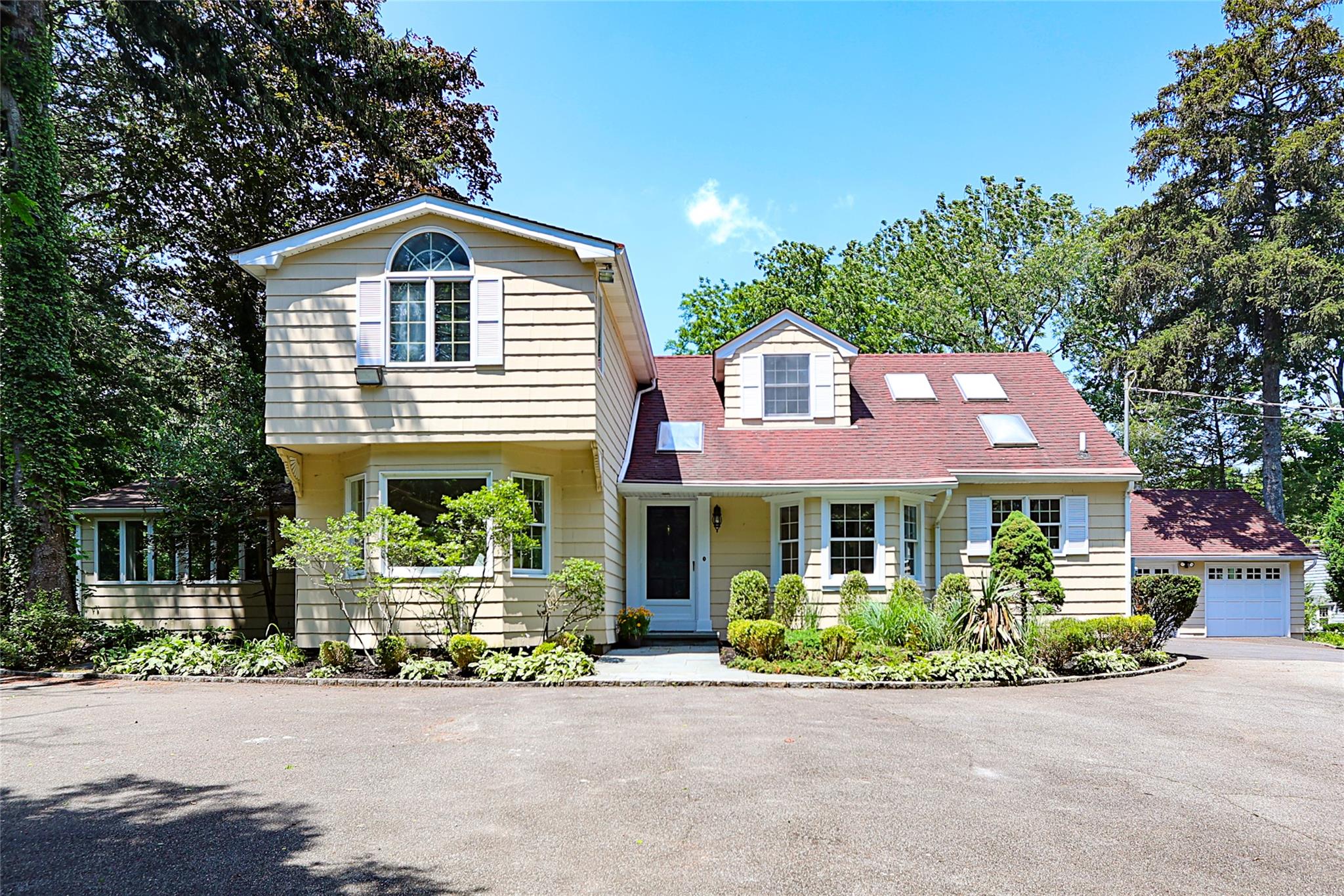 #1 photo, 419 Woodbury Road, Woodbury , NY 11797