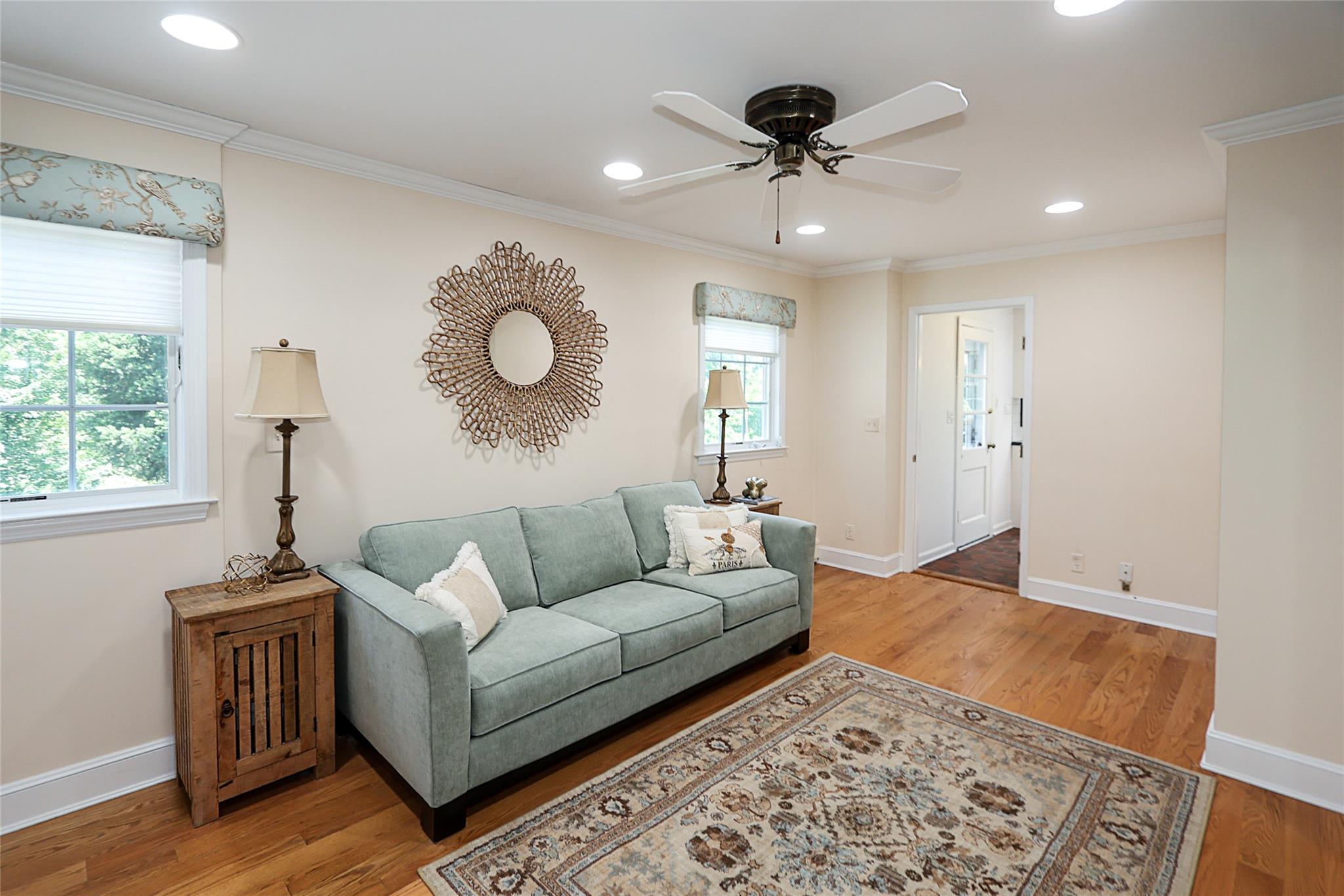 #13 photo, 419 Woodbury Road, Woodbury , NY 11797