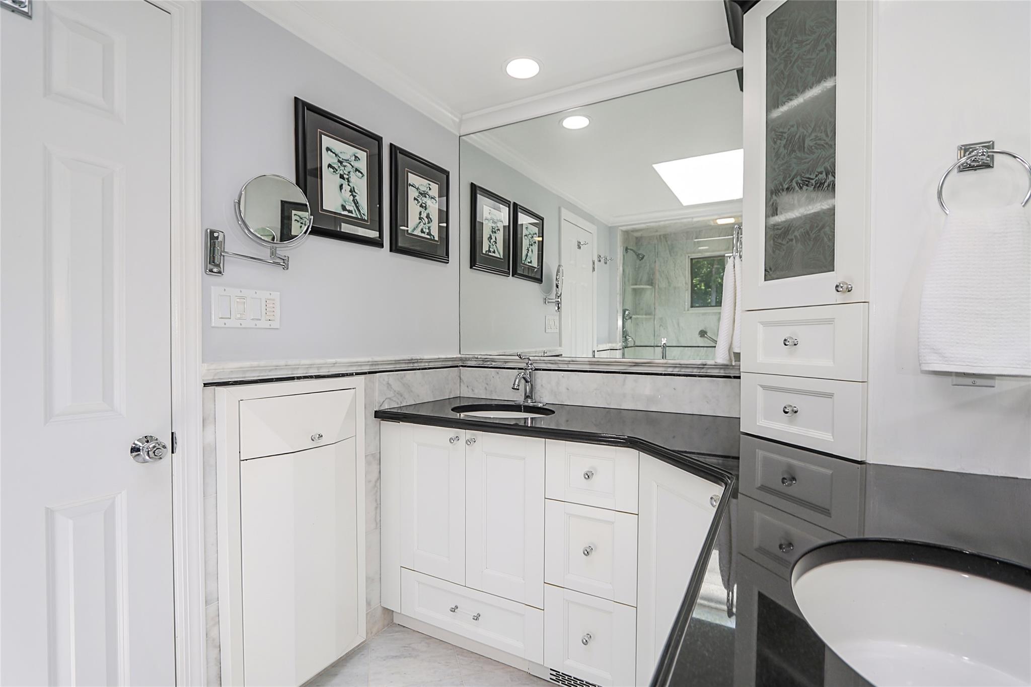 #17 photo, 419 Woodbury Road, Woodbury , NY 11797