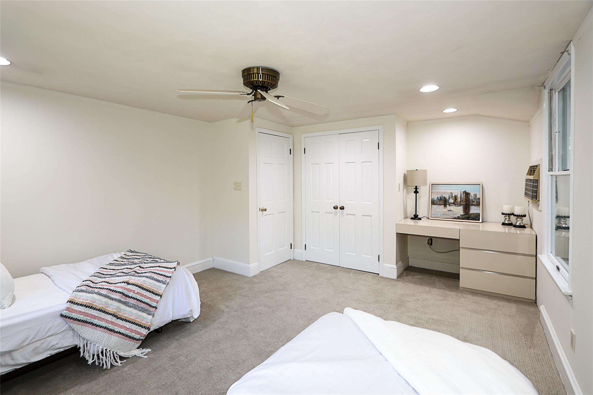 #19 photo, 419 Woodbury Road, Woodbury , NY 11797