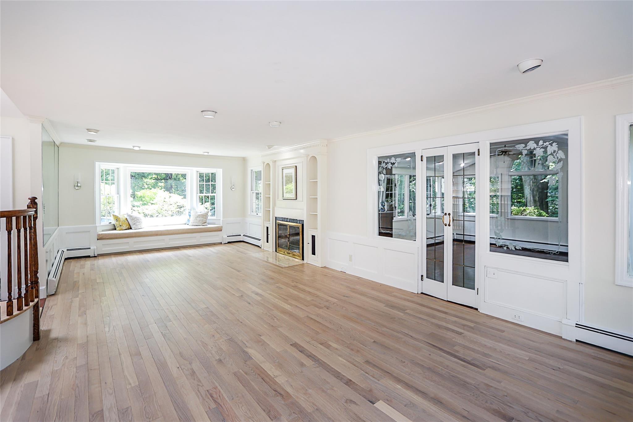 #5 photo, 419 Woodbury Road, Woodbury , NY 11797