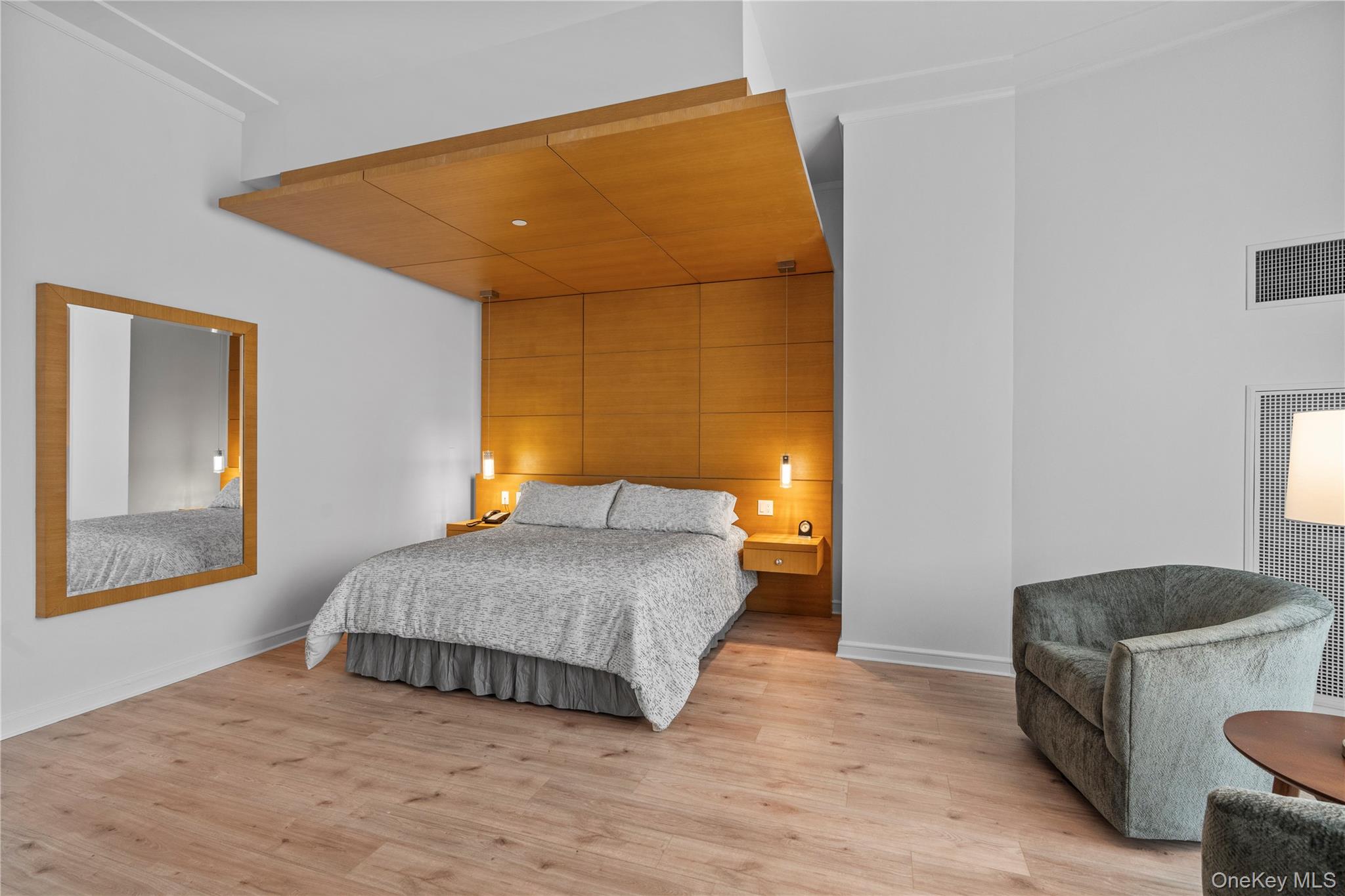 #7 photo, 1 Renaissance Square, White Plains , NY 10601