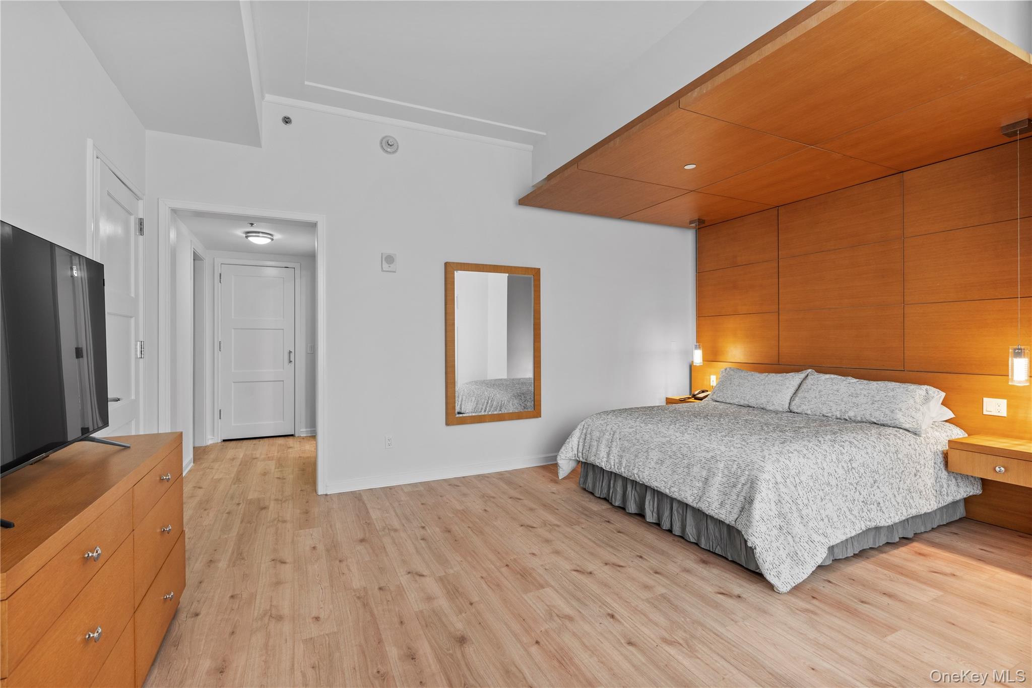 #8 photo, 1 Renaissance Square, White Plains , NY 10601